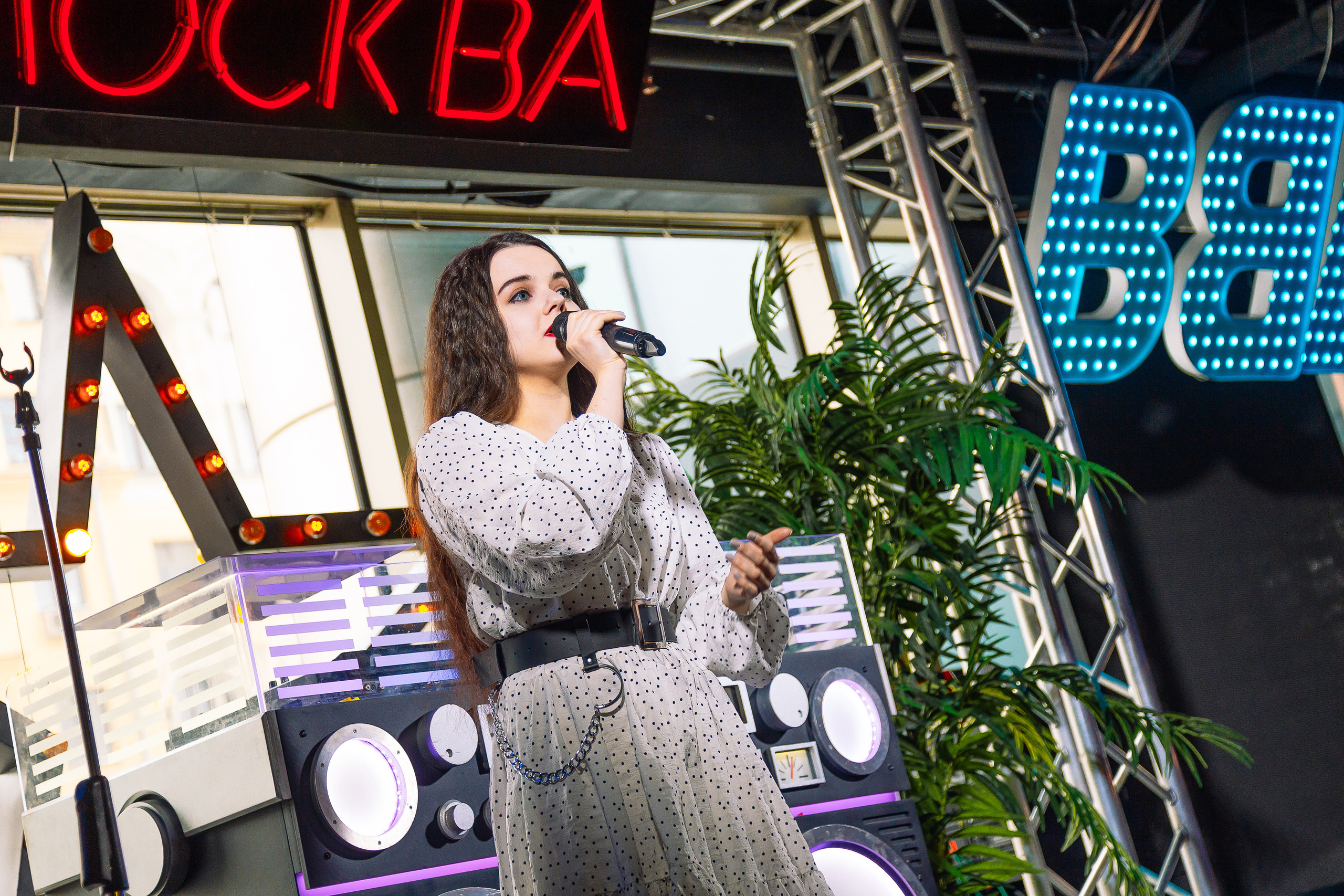 Руки в Верх бар. Свадебный Семейный Репортажный фотограф в Москве