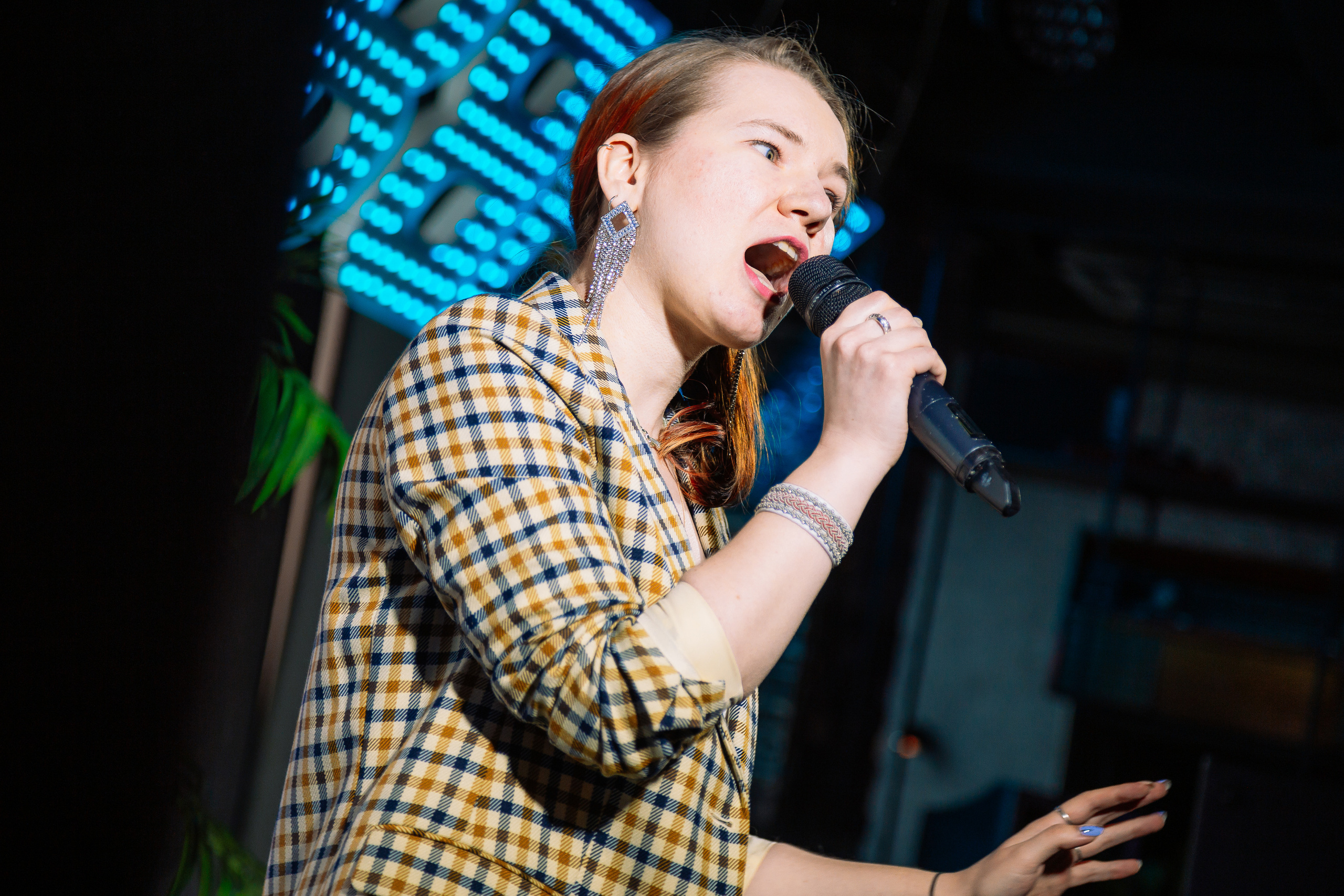 Руки в Верх бар. Свадебный Семейный Репортажный фотограф в Москве