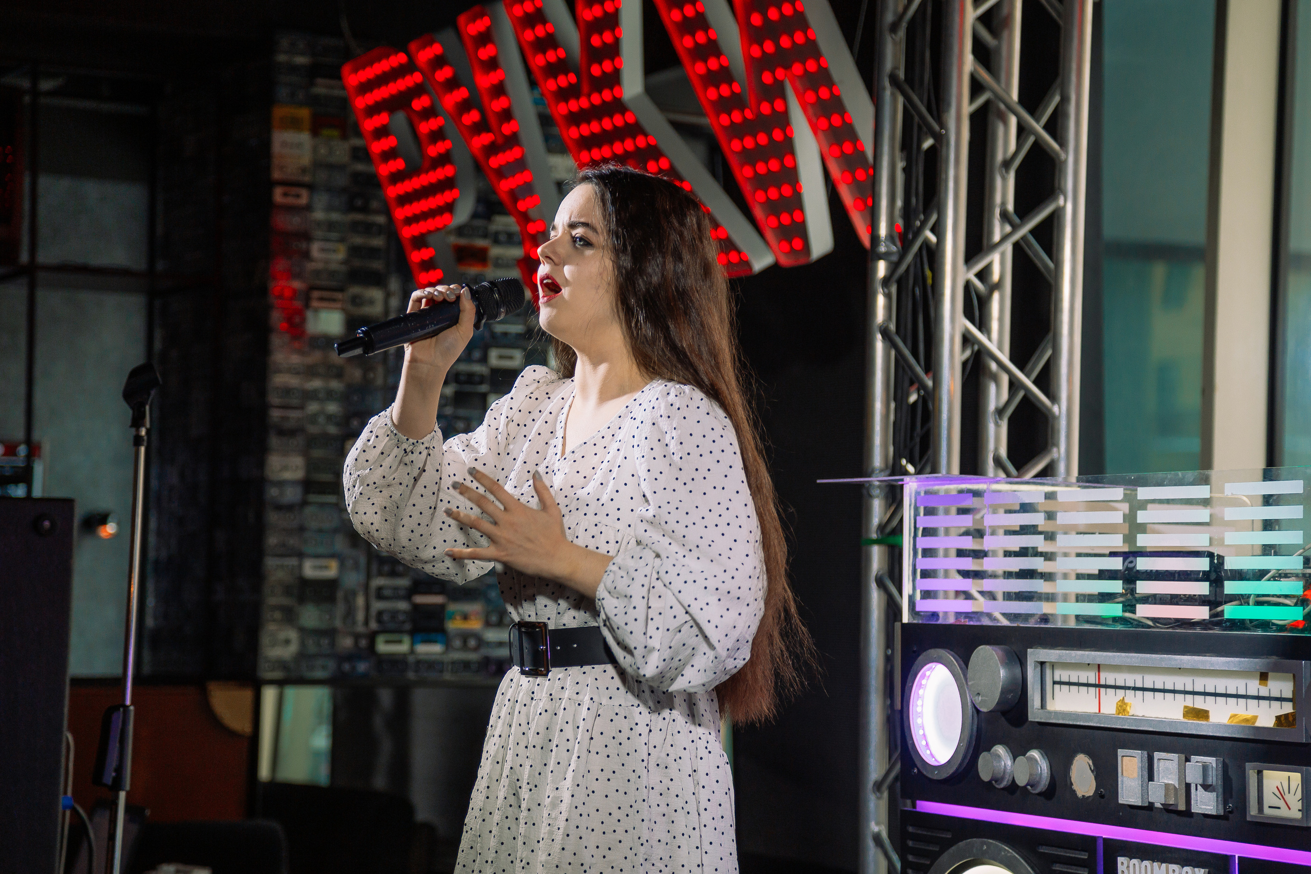 Руки в Верх бар. Свадебный Семейный Репортажный фотограф в Москве