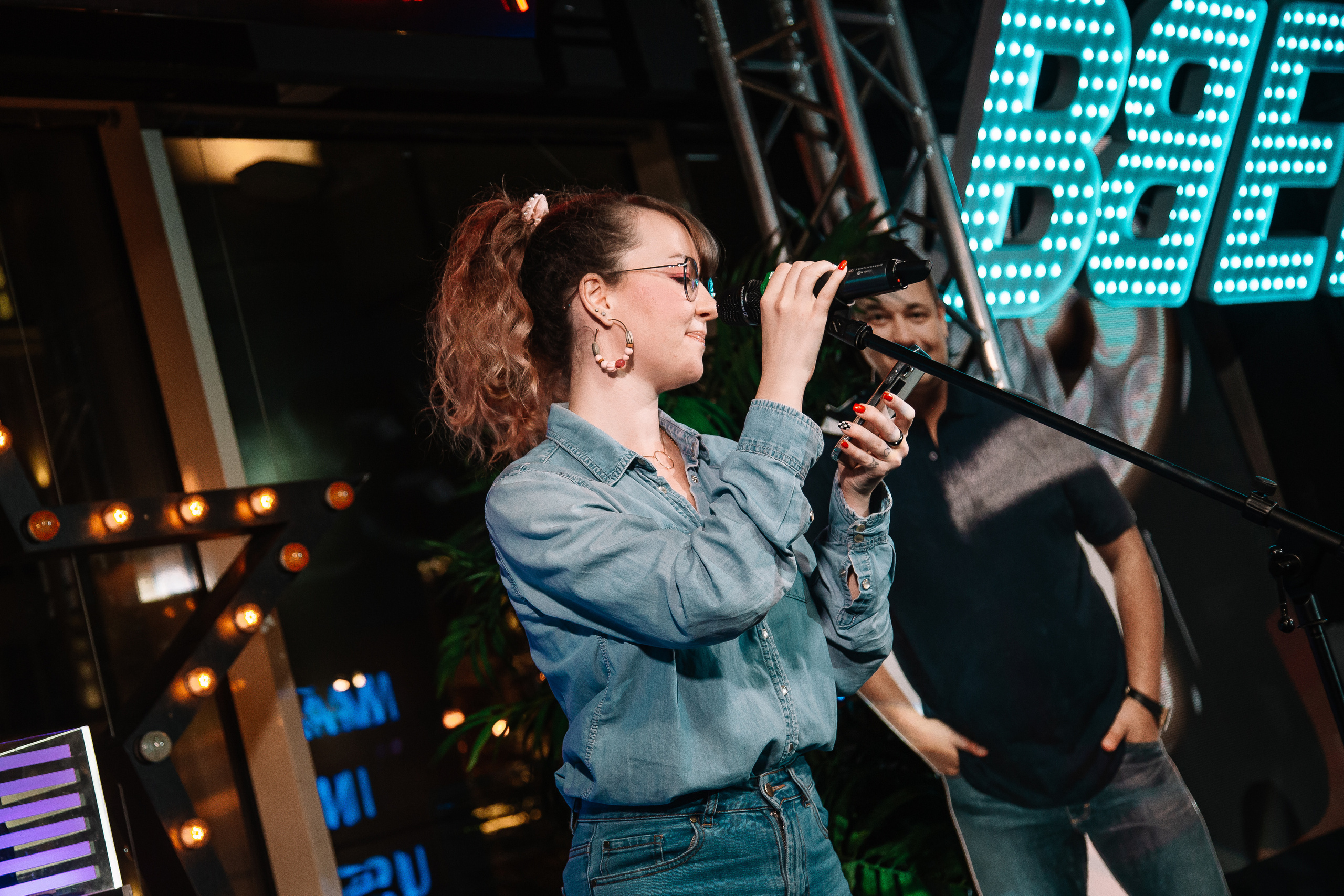 Руки в Верх бар. Свадебный Семейный Репортажный фотограф в Москве