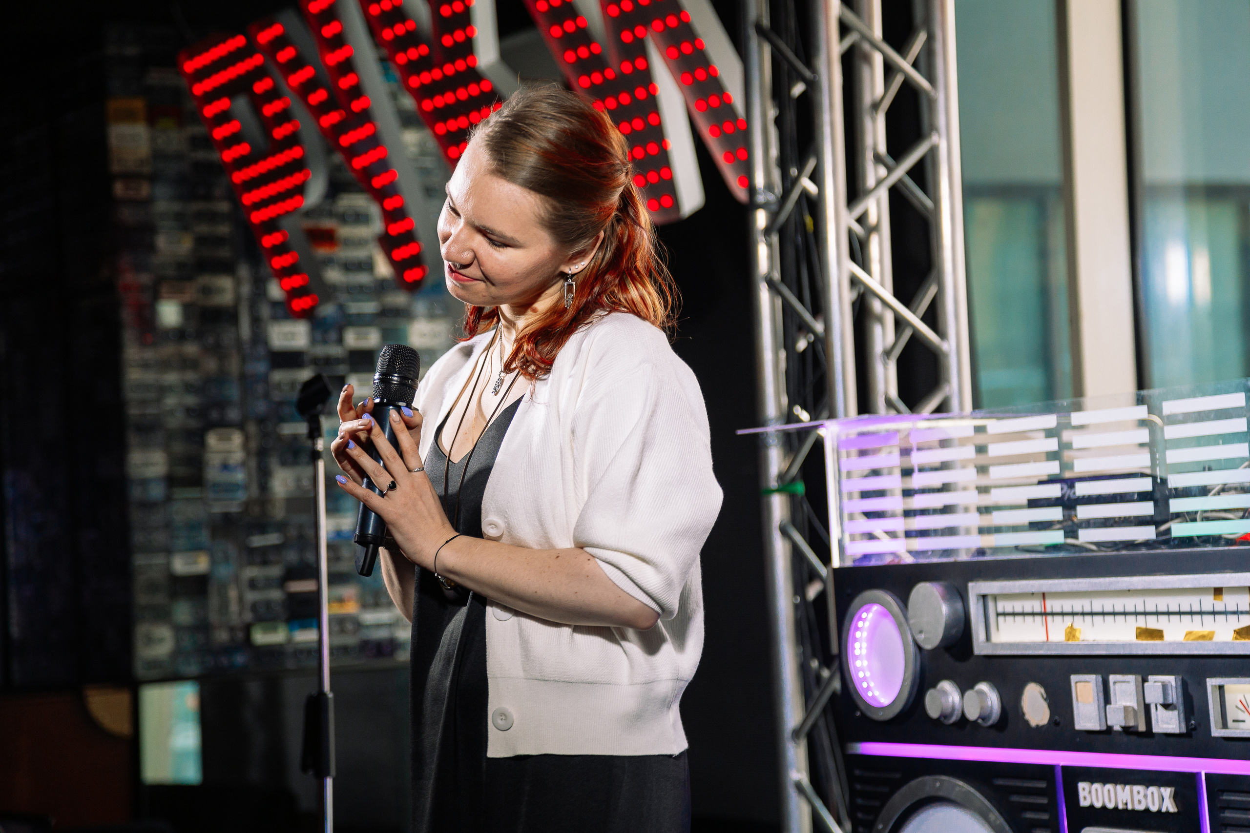 Руки в Верх бар. Свадебный Семейный Репортажный фотограф в Москве