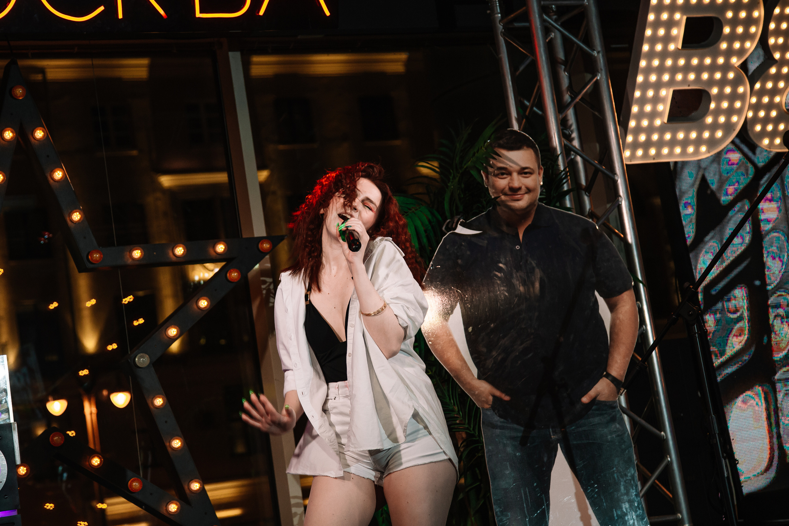 Руки в Верх бар. Свадебный Семейный Репортажный фотограф в Москве