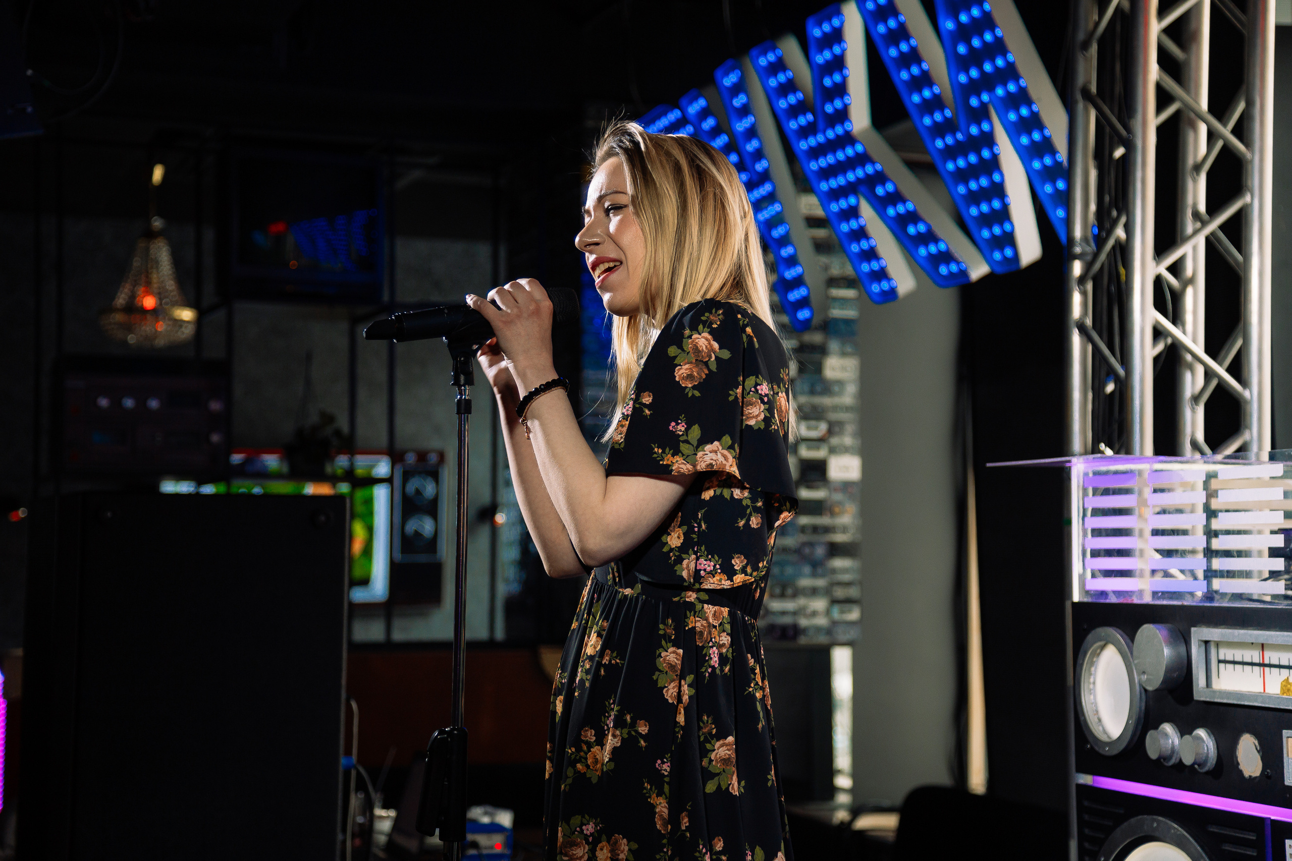 Руки в Верх бар. Свадебный Семейный Репортажный фотограф в Москве