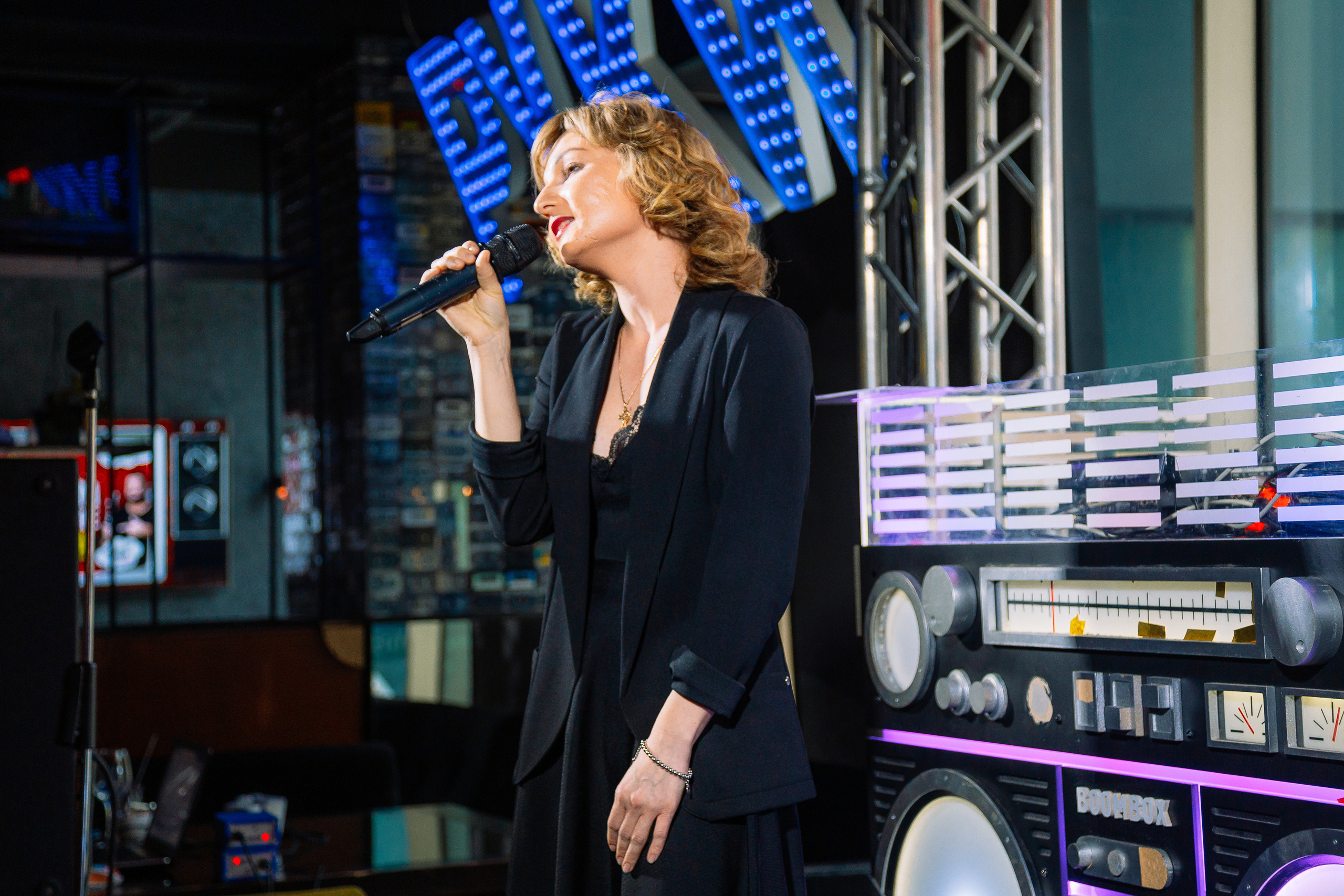 Руки в Верх бар. Свадебный Семейный Репортажный фотограф в Москве