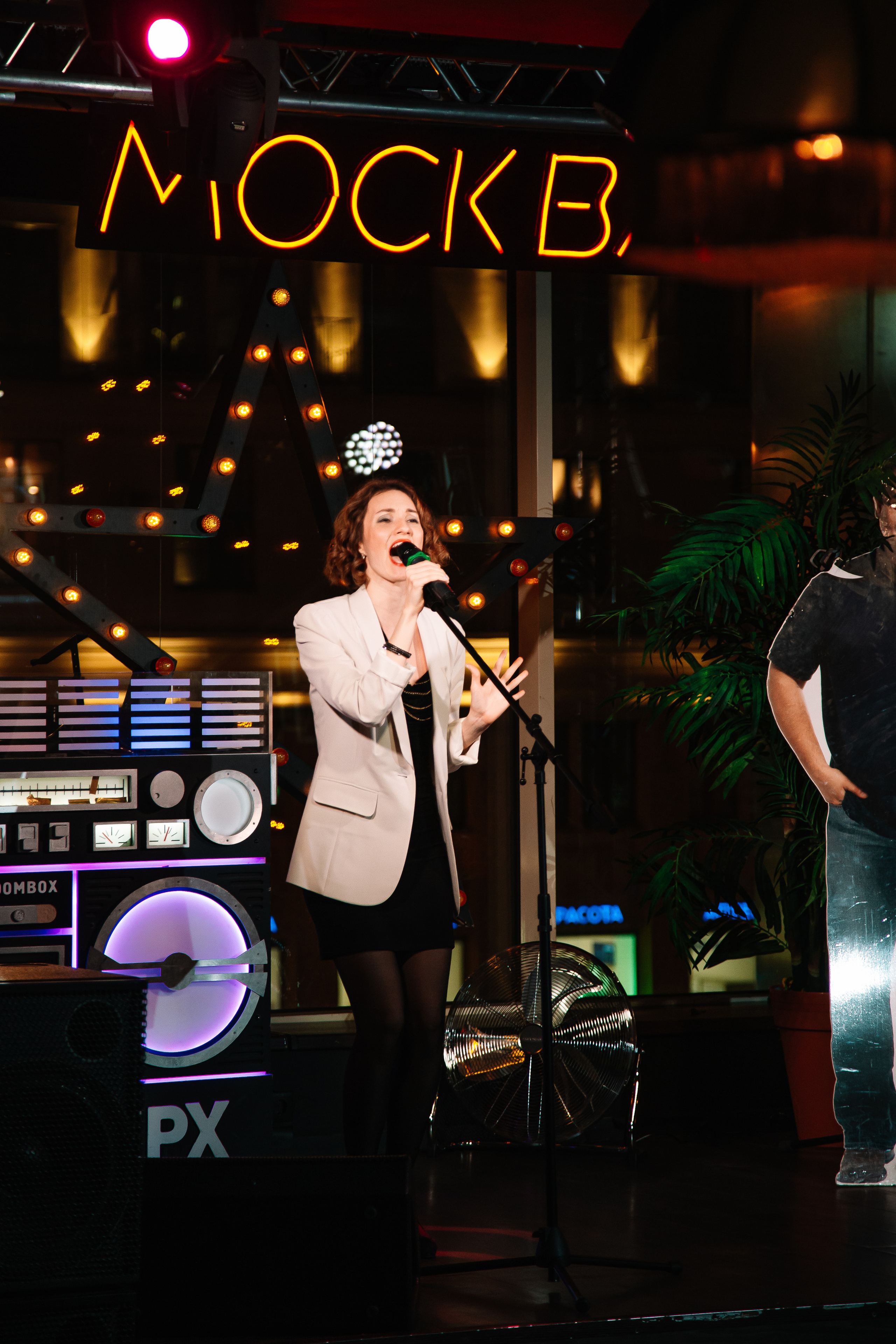 Руки в Верх бар. Свадебный Семейный Репортажный фотограф в Москве