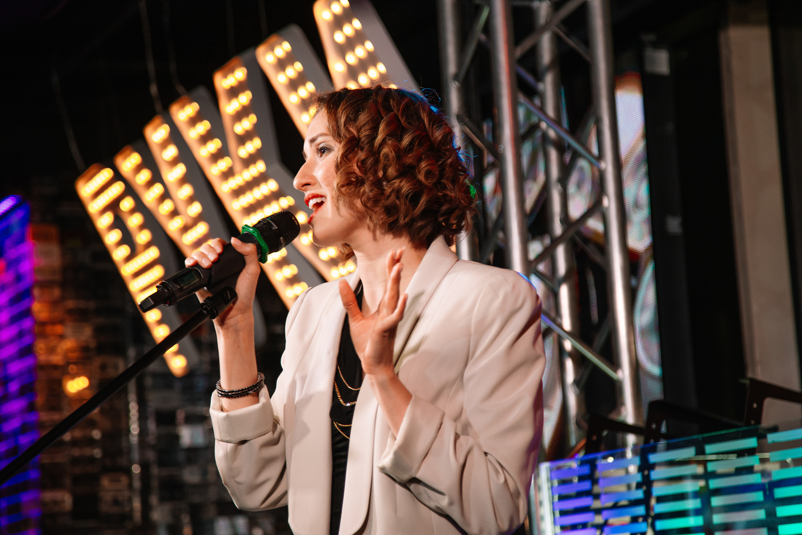 Руки в Верх бар. Свадебный Семейный Репортажный фотограф в Москве