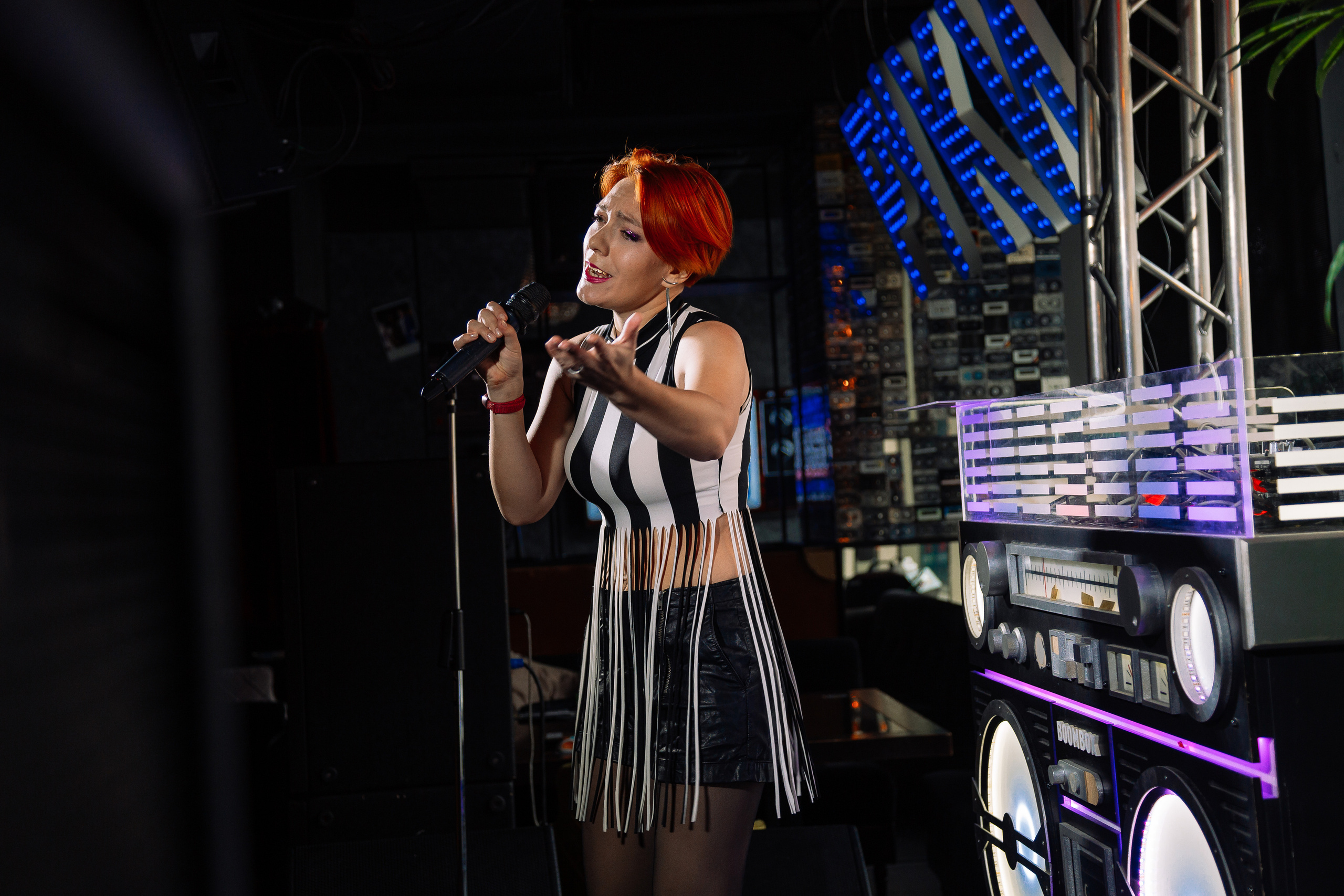 Руки в Верх бар. Свадебный Семейный Репортажный фотограф в Москве