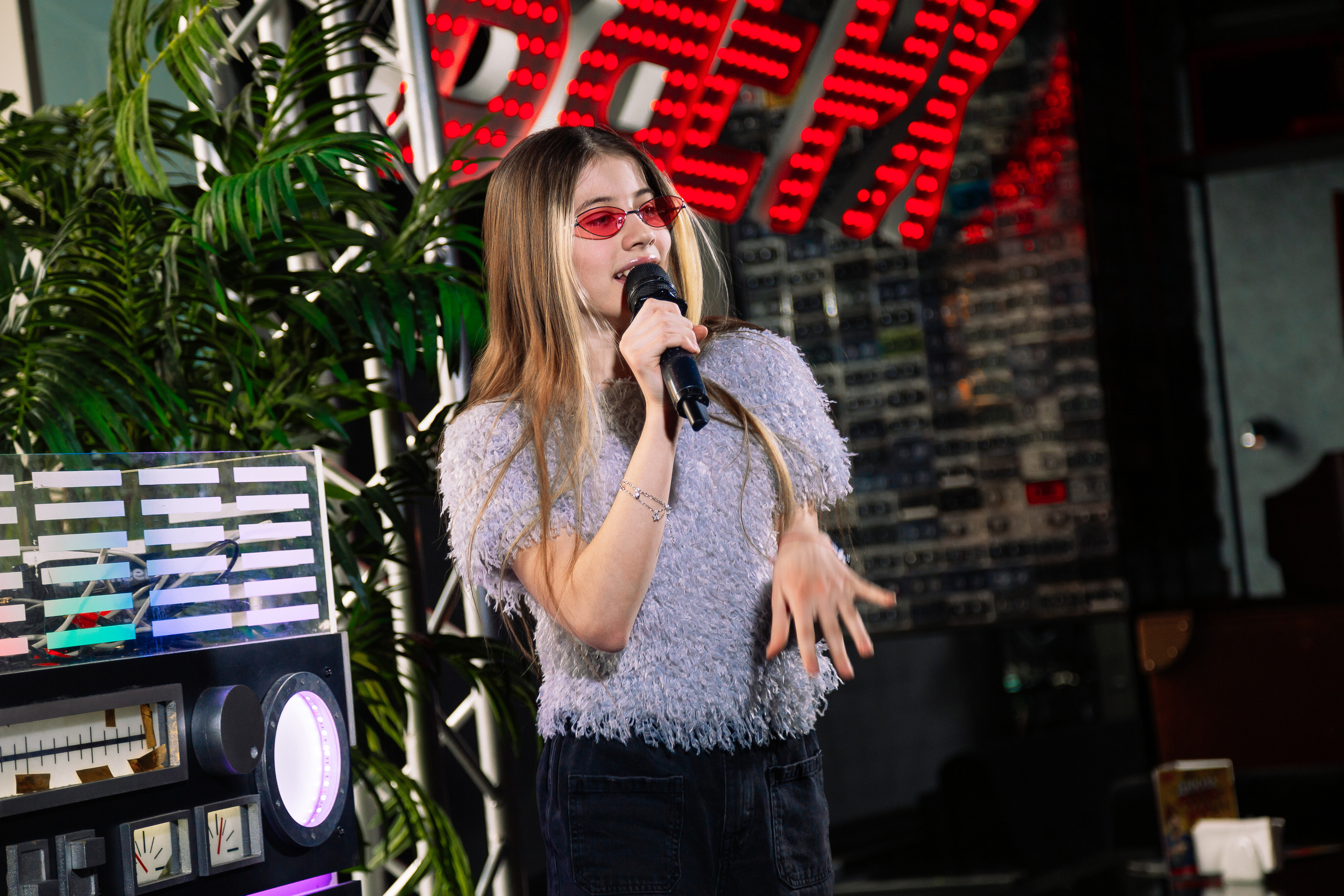 Руки в Верх бар. Свадебный Семейный Репортажный фотограф в Москве