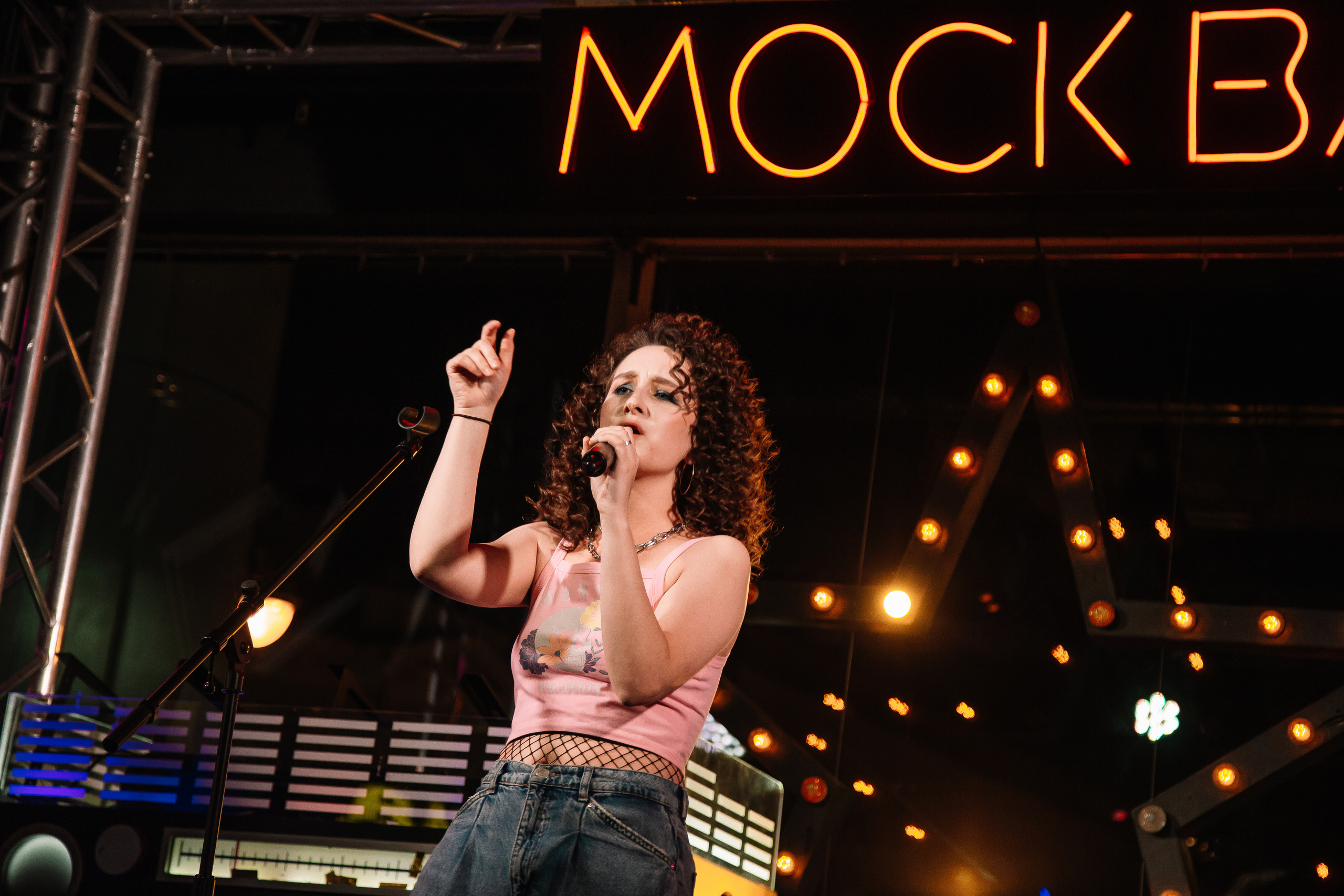 Руки в Верх бар. Свадебный Семейный Репортажный фотограф в Москве