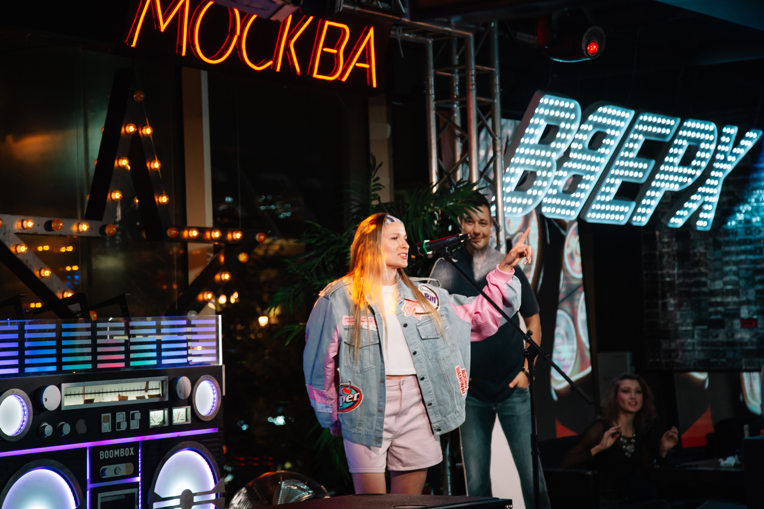 Руки в Верх бар. Свадебный Семейный Репортажный фотограф в Москве