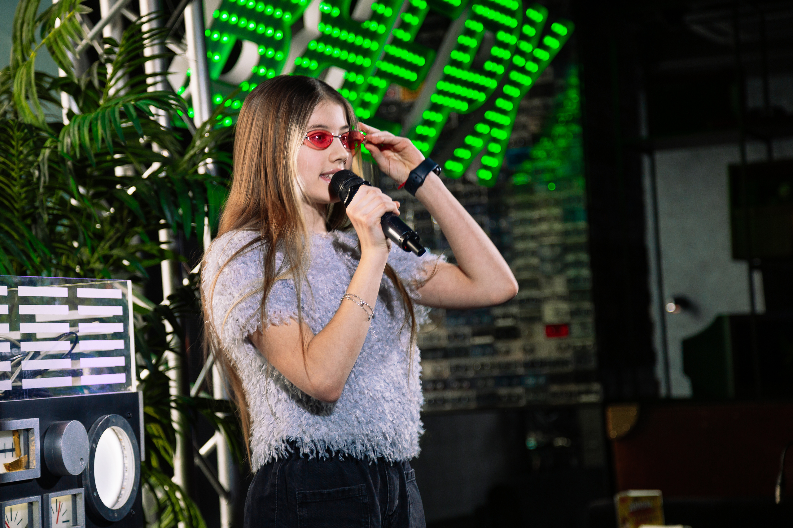 Руки в Верх бар. Свадебный Семейный Репортажный фотограф в Москве