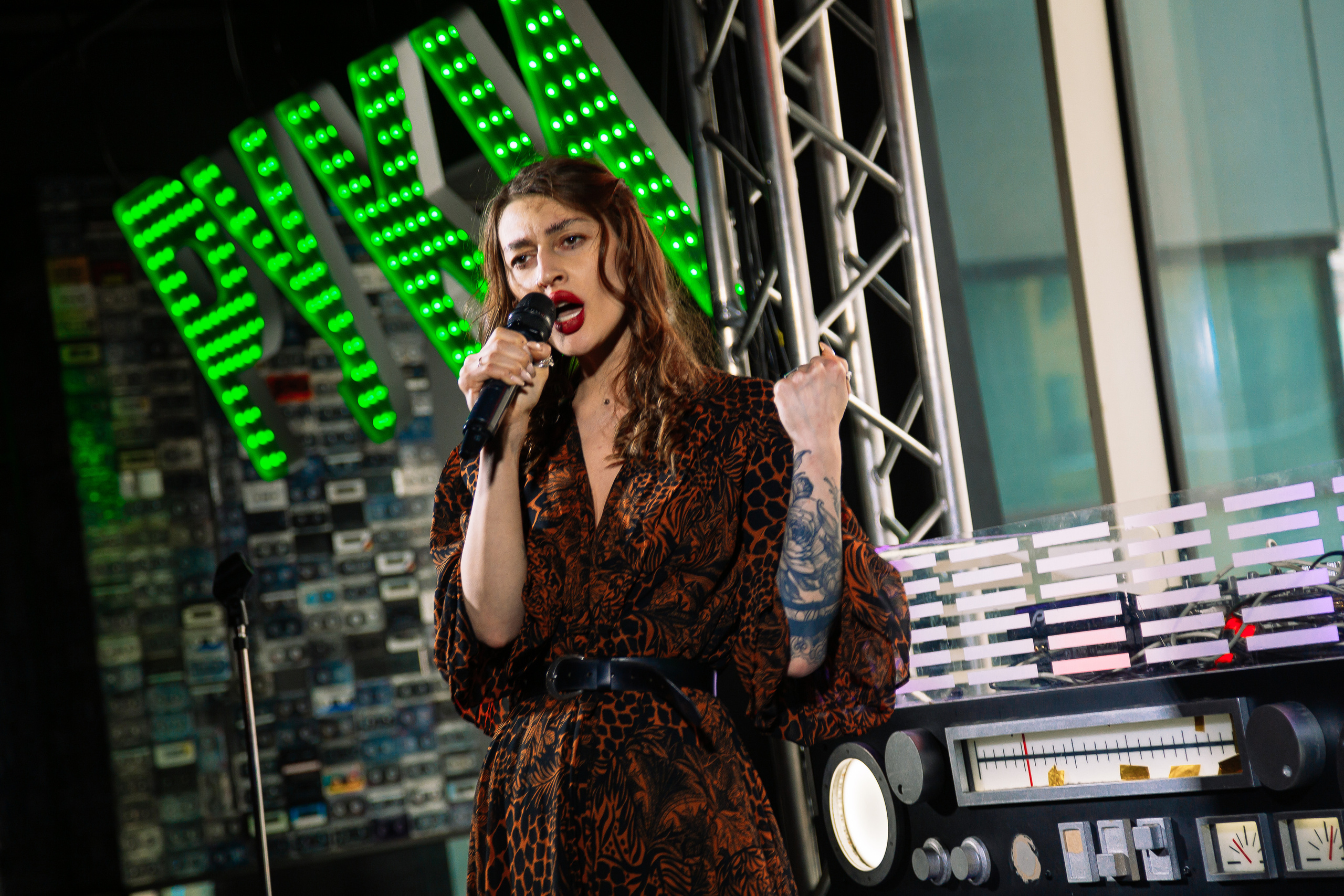 Руки в Верх бар. Свадебный Семейный Репортажный фотограф в Москве