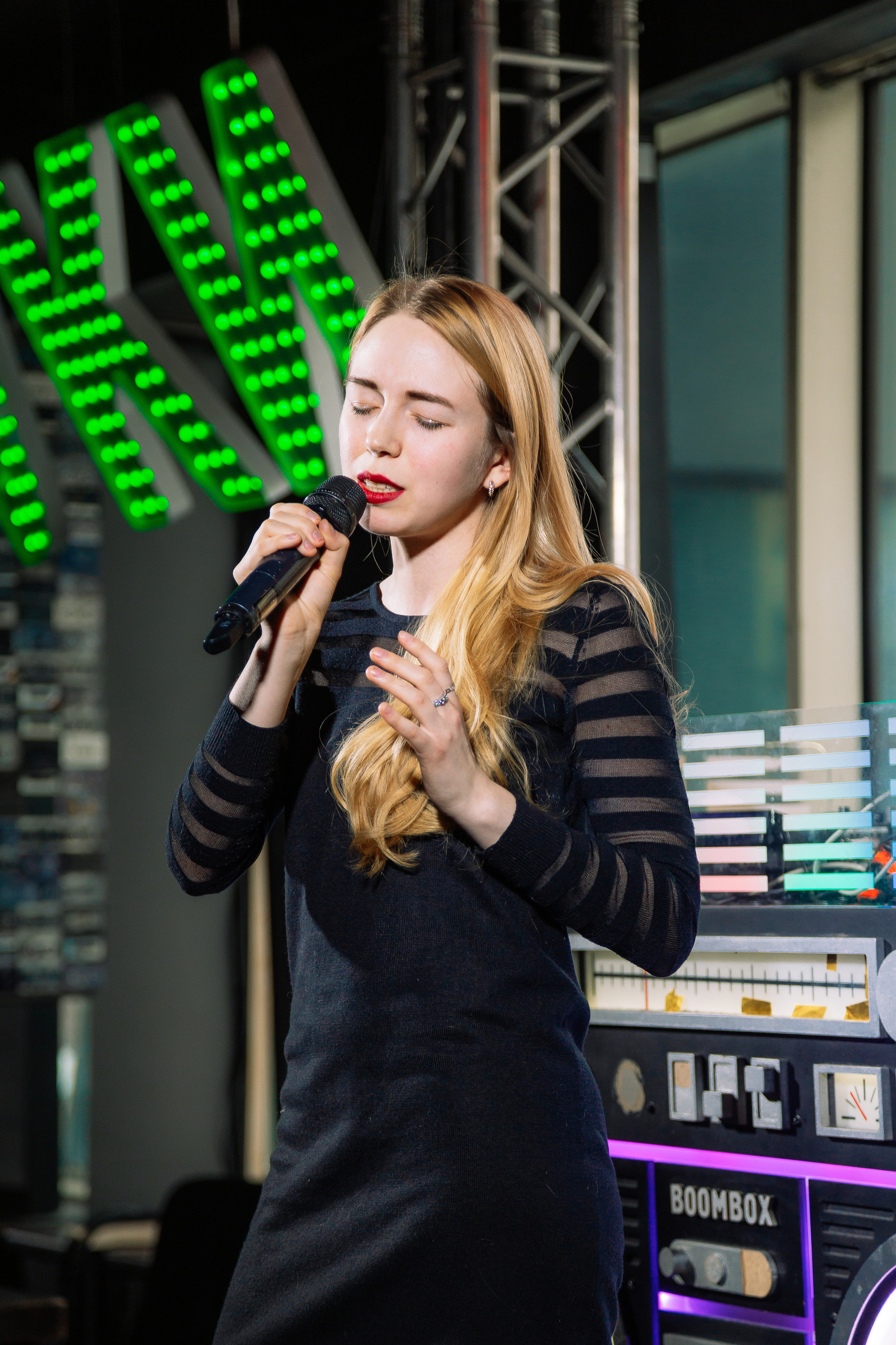 Руки в Верх бар. Свадебный Семейный Репортажный фотограф в Москве