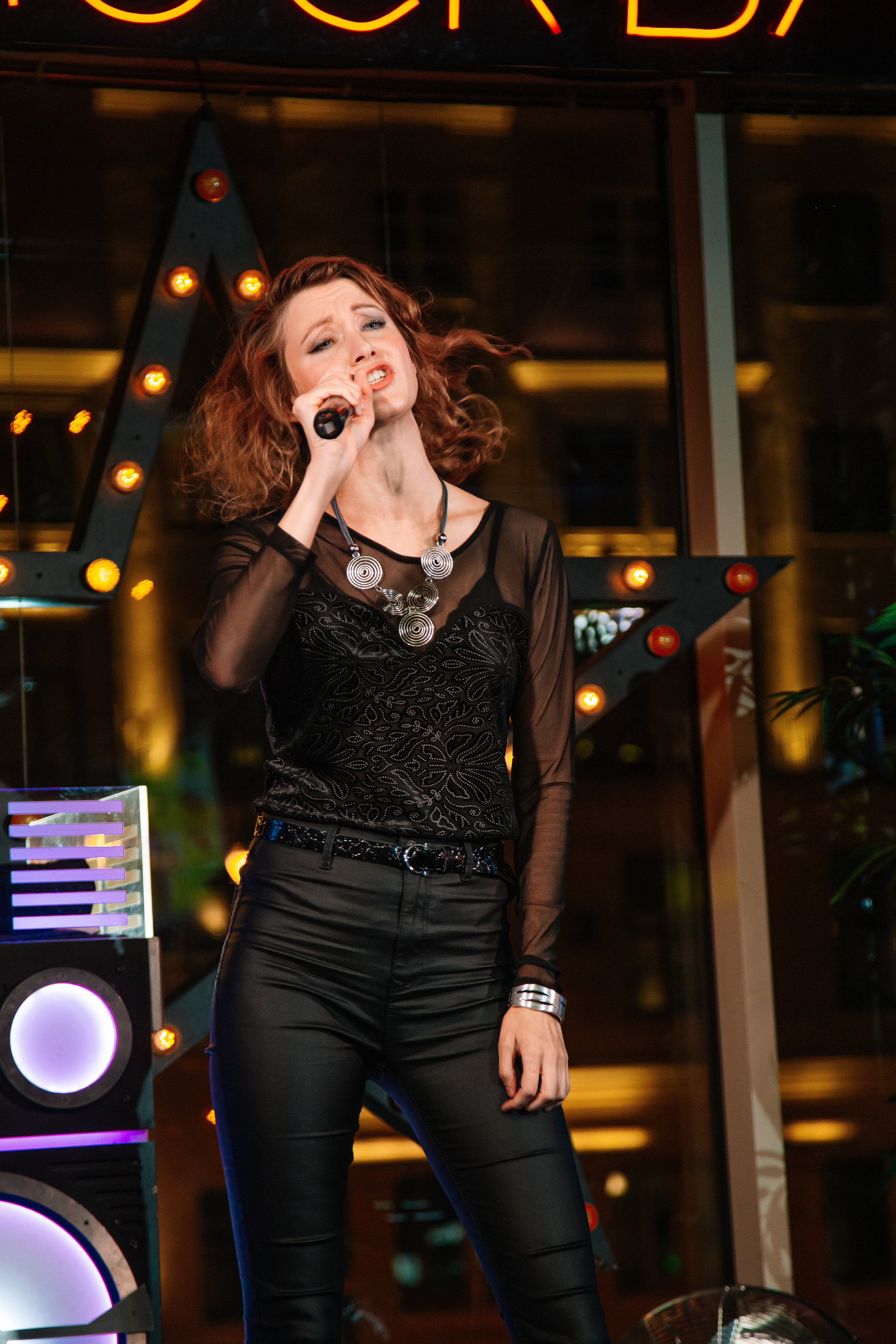 Руки в Верх бар. Свадебный Семейный Репортажный фотограф в Москве