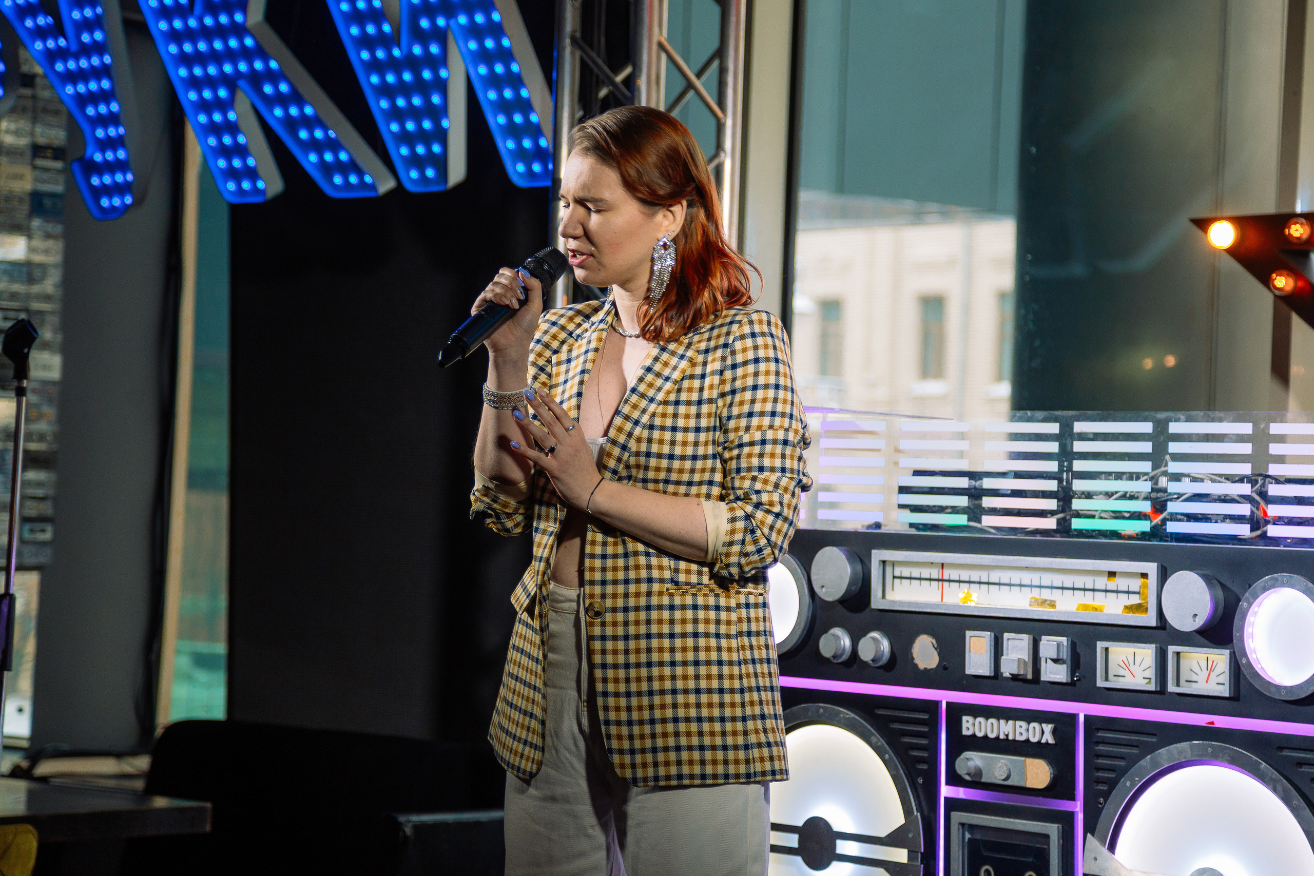 Руки в Верх бар. Свадебный Семейный Репортажный фотограф в Москве