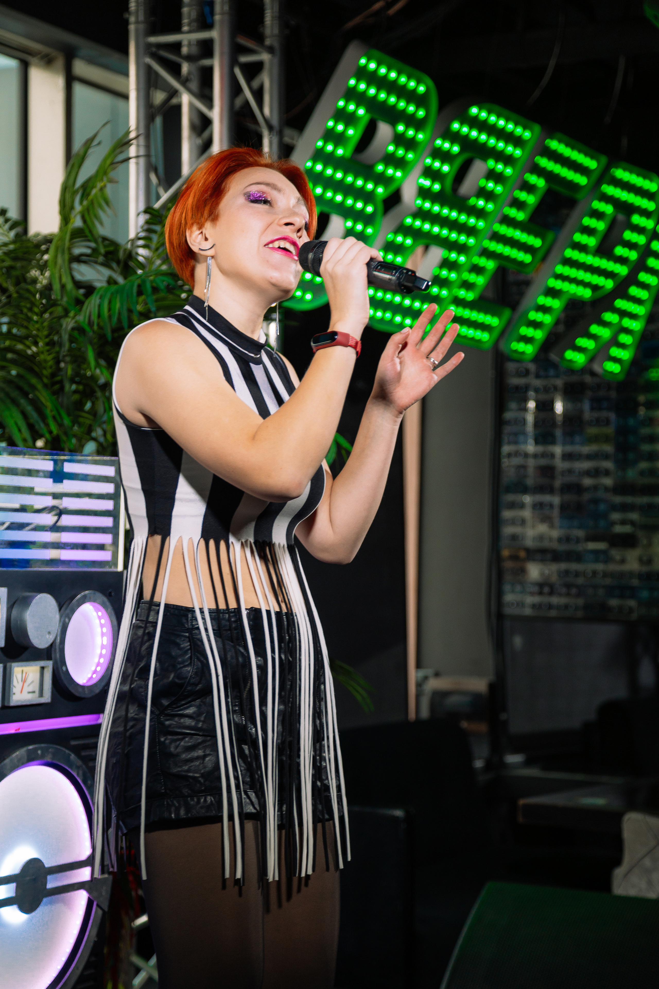 Руки в Верх бар. Свадебный Семейный Репортажный фотограф в Москве