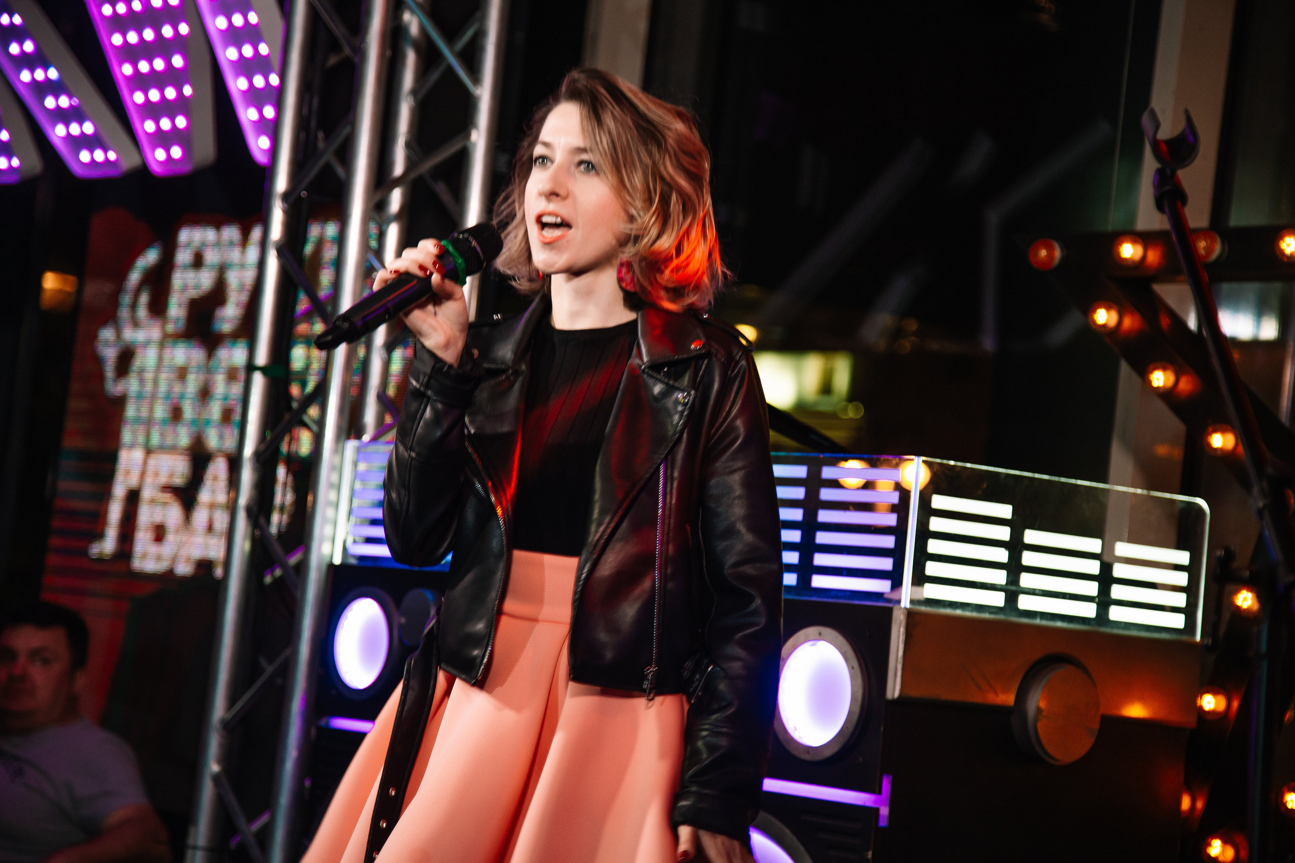 Руки в Верх бар. Свадебный Семейный Репортажный фотограф в Москве