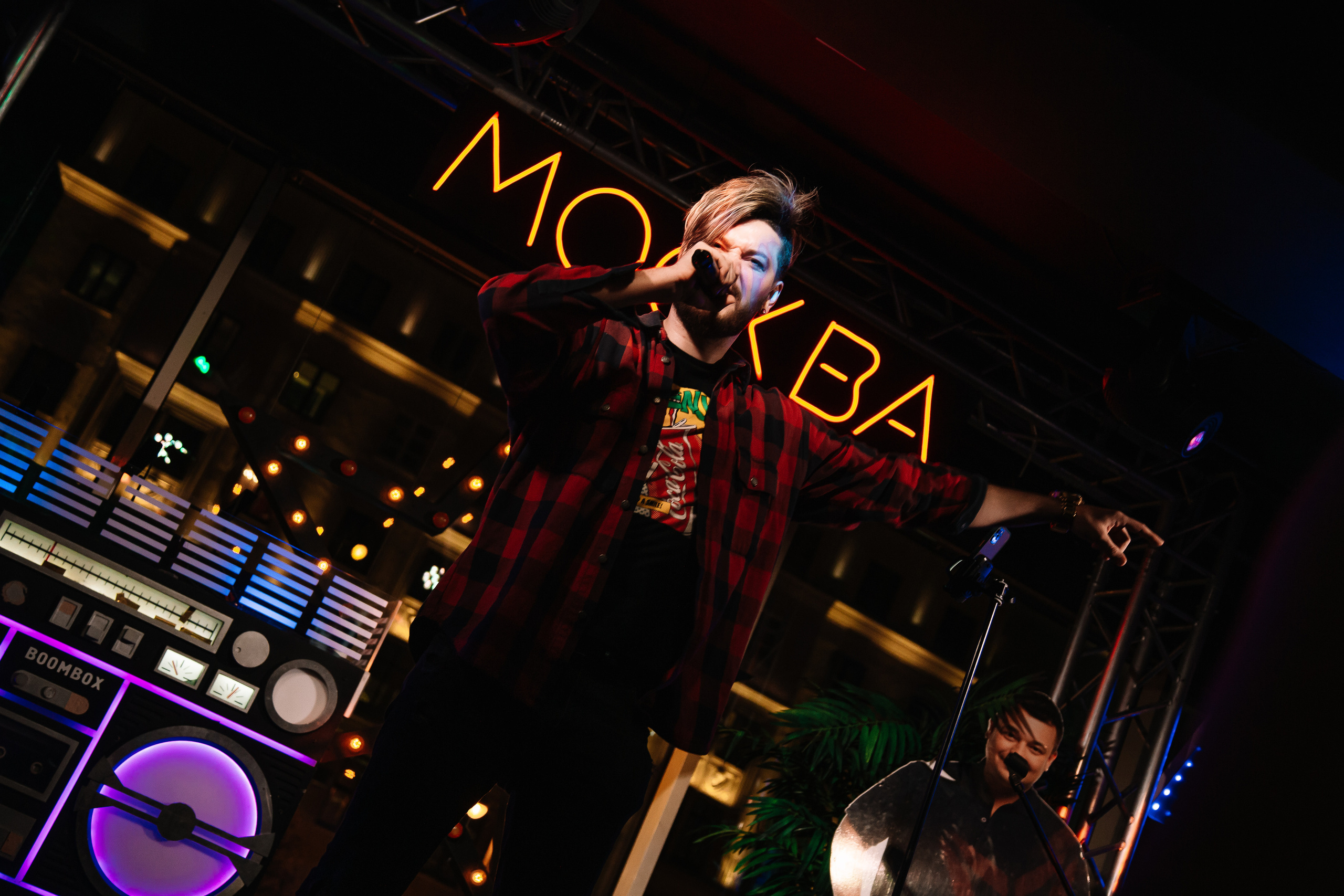 Руки в Верх бар. Свадебный Семейный Репортажный фотограф в Москве