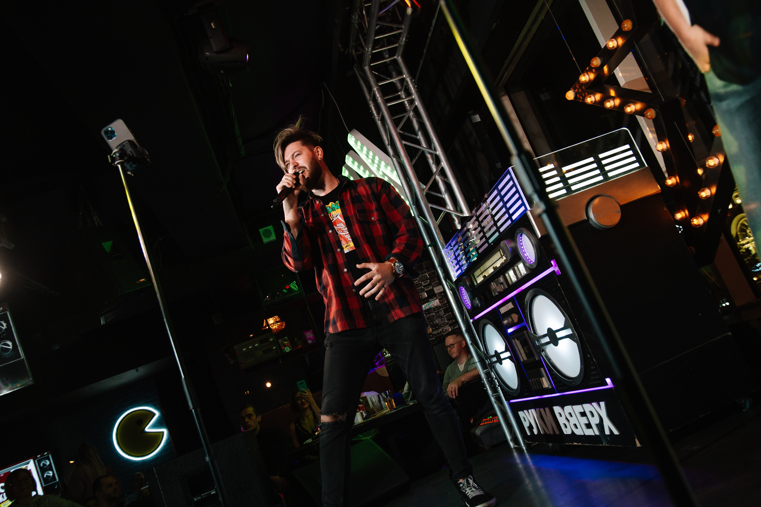 Руки в Верх бар. Свадебный Семейный Репортажный фотограф в Москве