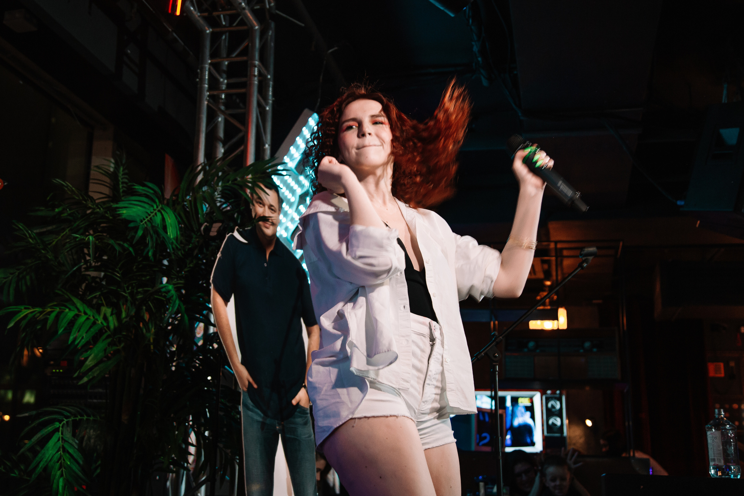 Руки в Верх бар. Свадебный Семейный Репортажный фотограф в Москве