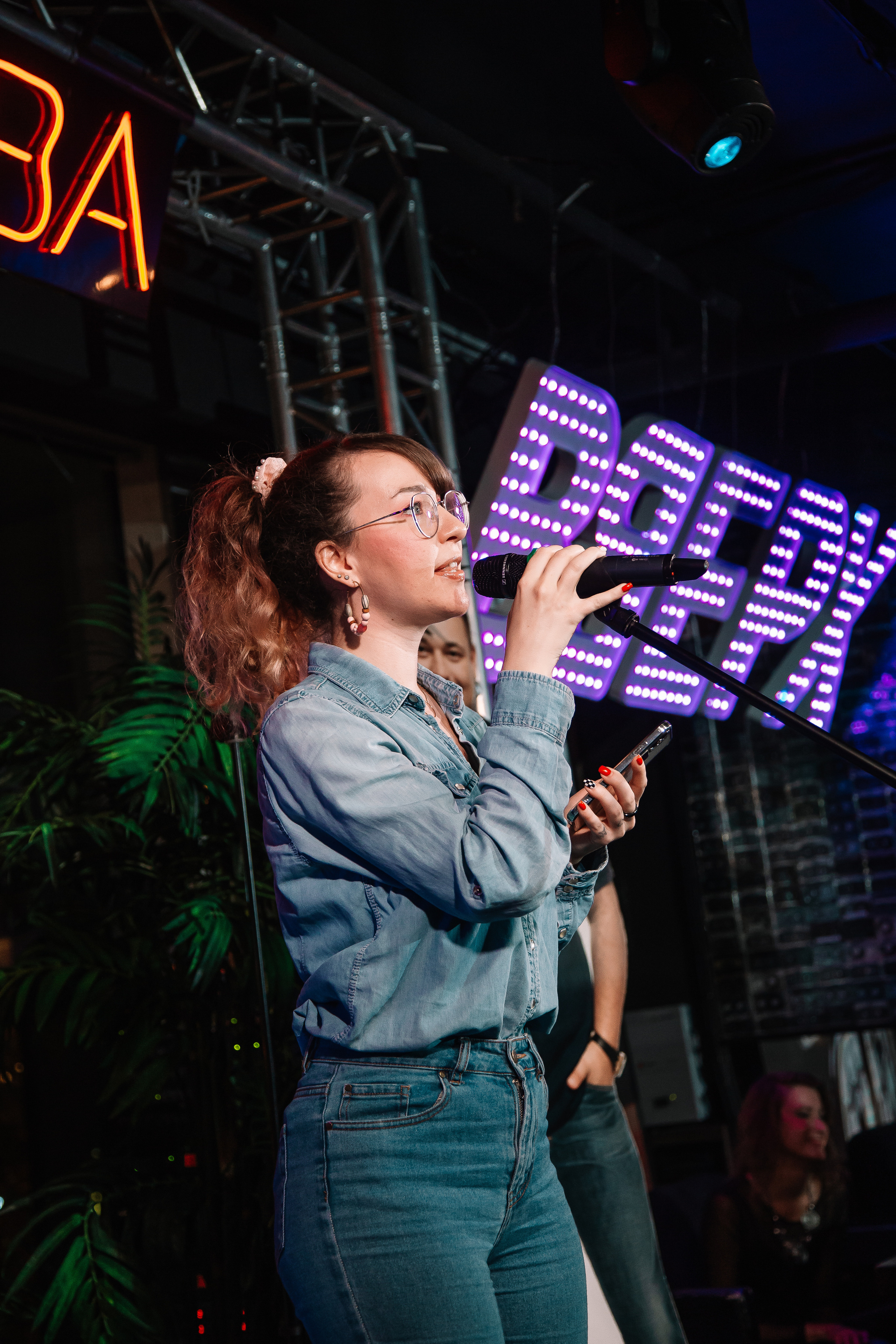 Руки в Верх бар. Свадебный Семейный Репортажный фотограф в Москве