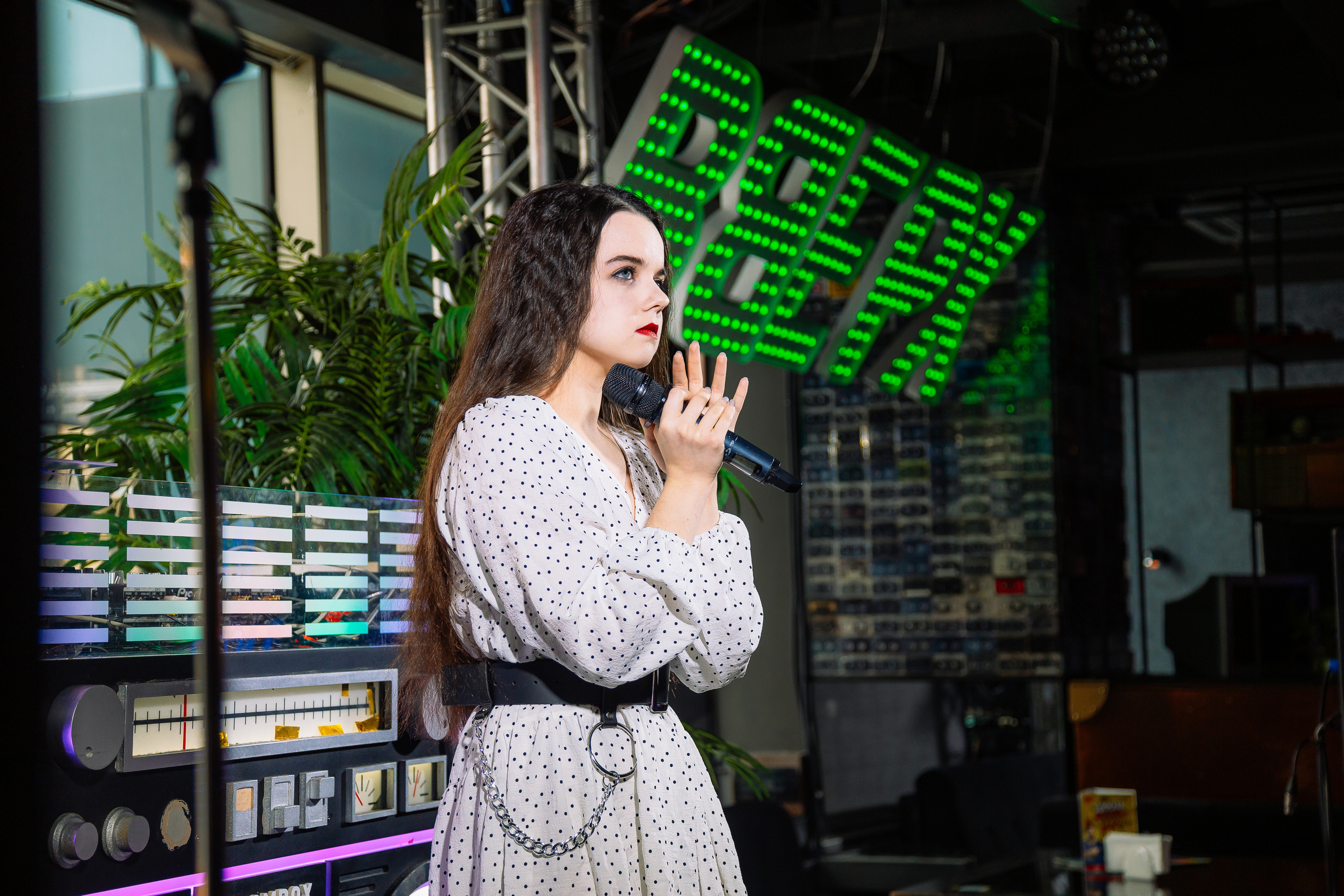 Руки в Верх бар. Свадебный Семейный Репортажный фотограф в Москве