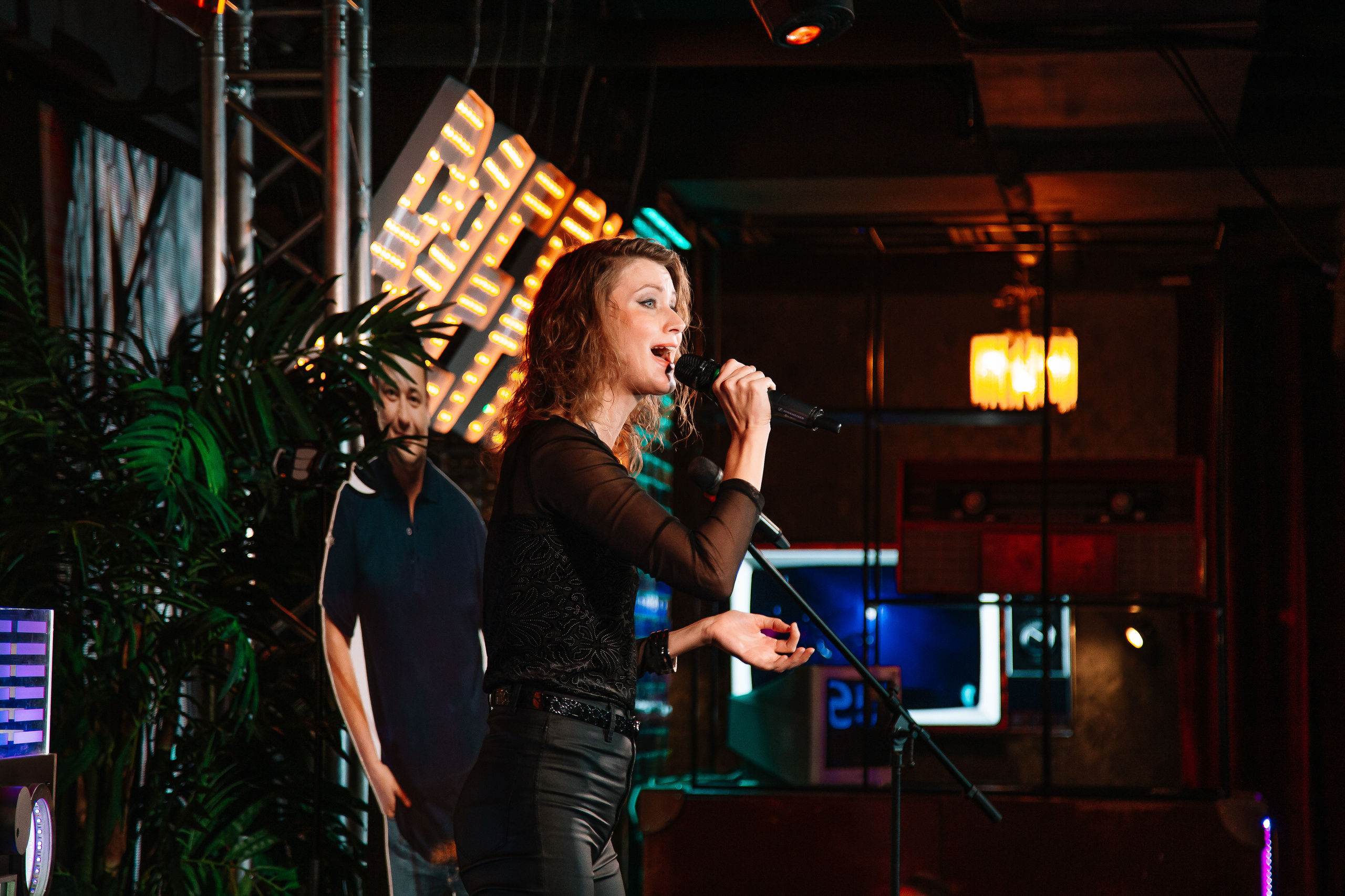 Руки в Верх бар. Свадебный Семейный Репортажный фотограф в Москве