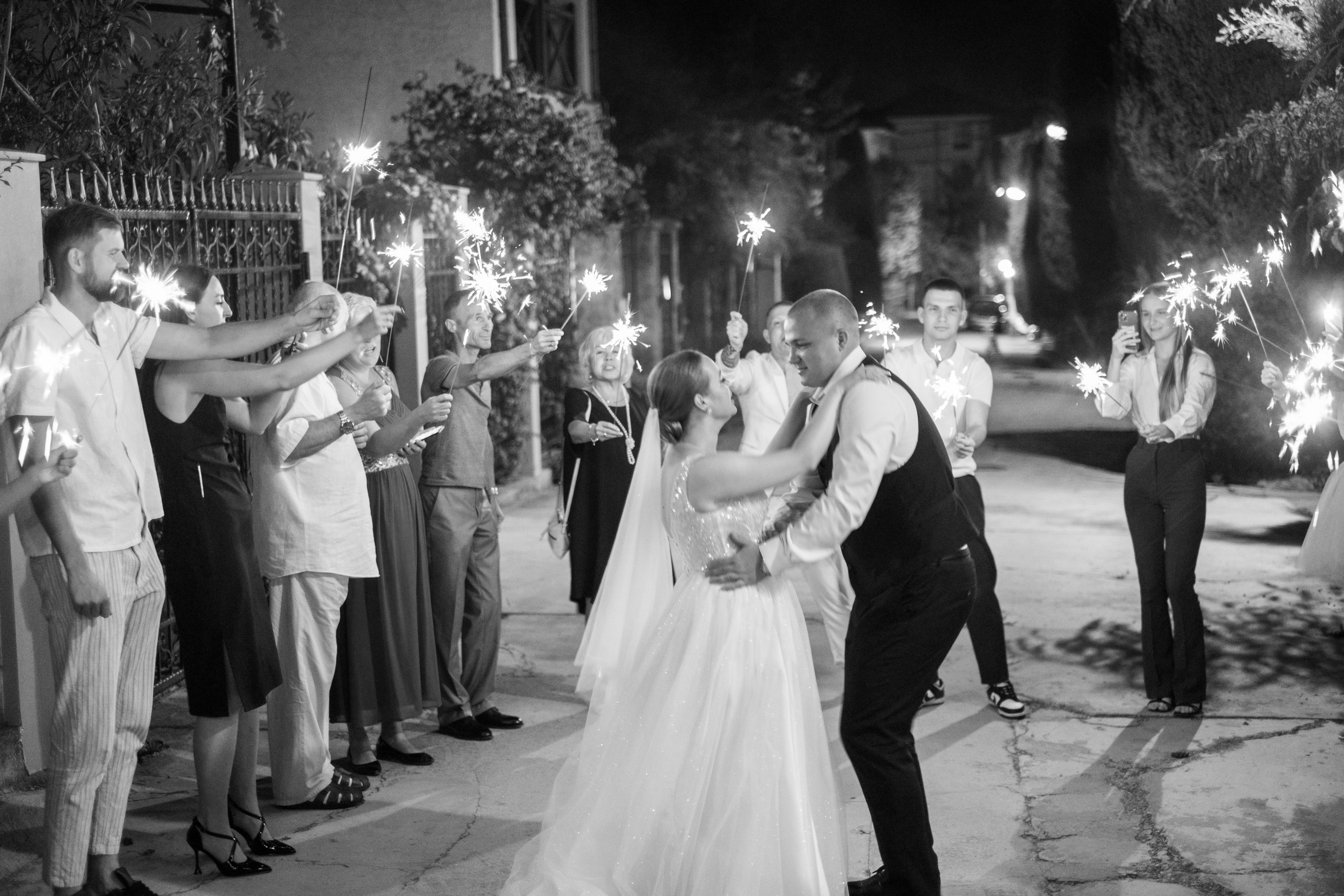 Свадебный ретопртаж. Профессиональная фотосъемка в Крыму. Натуральные эмоции и живые кадры. Забронируйте дату прямо сейчас!