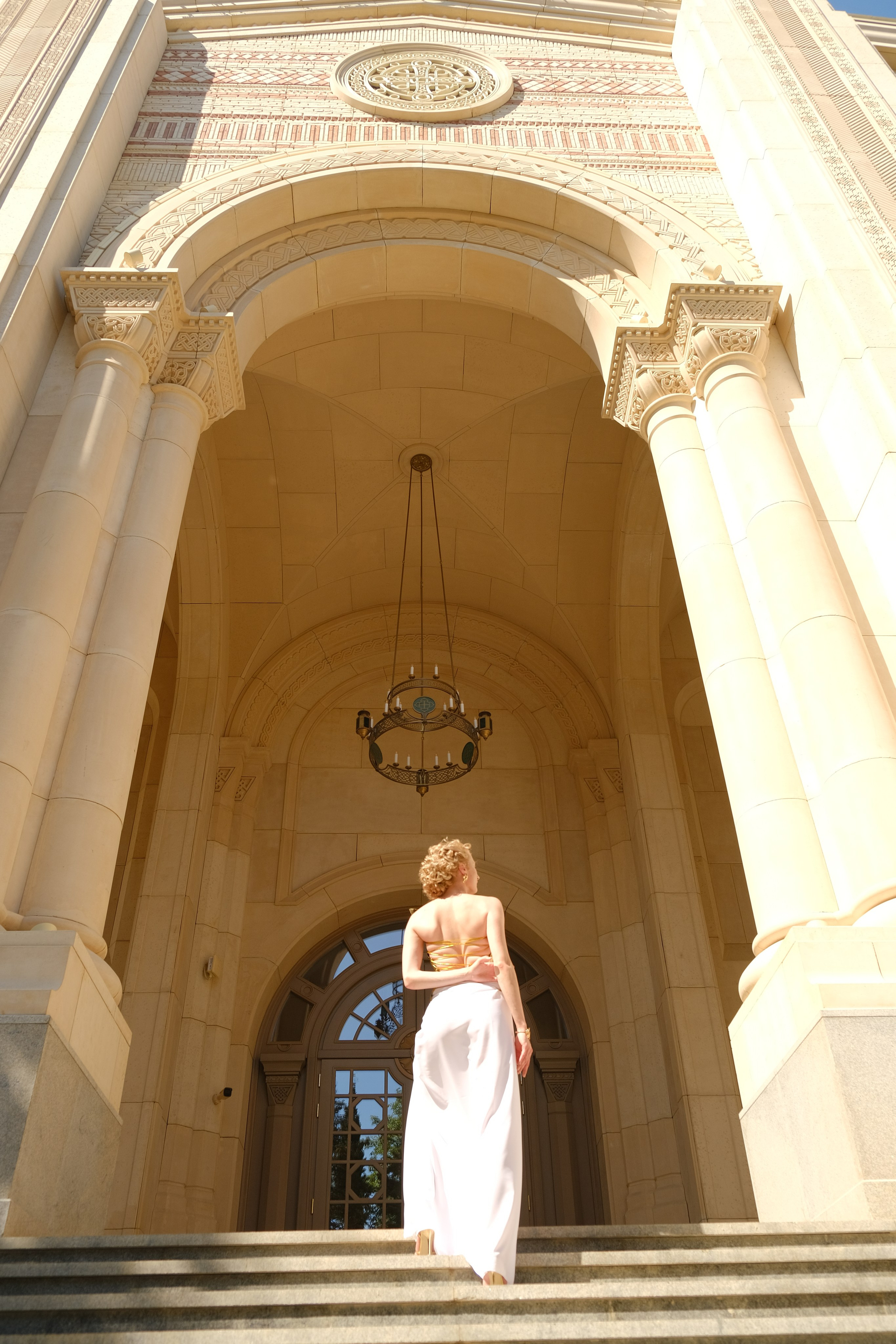 Елизавета в Новом Херсонесе. Профессиональная фотосъемка в Крыму. Натуральные эмоции и живые кадры. Забронируйте дату прямо сейчас!