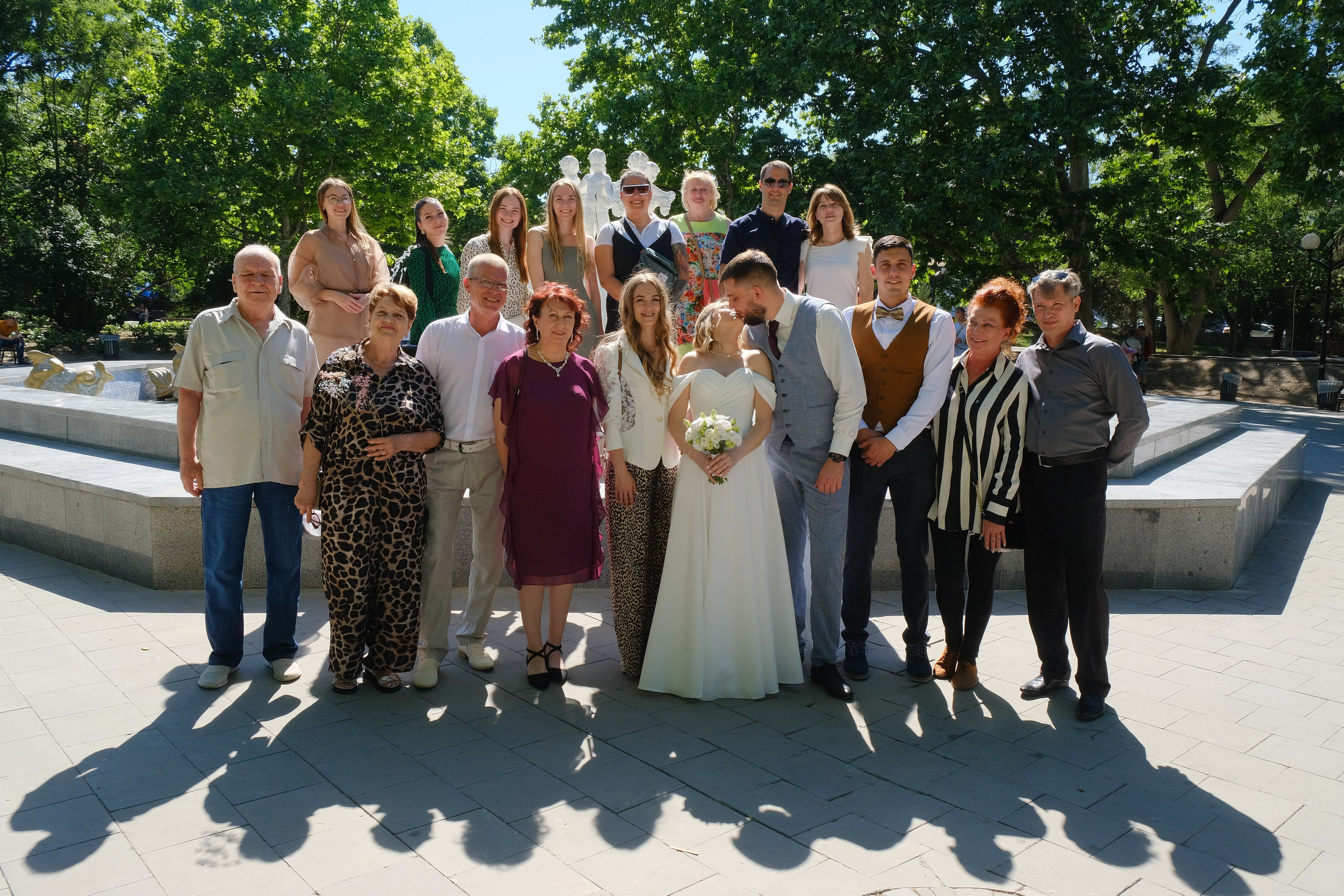 Свадебная фотосессия в Старая ялтинская дорога, фотолент. Профессиональная фотосъемка в Крыму. Натуральные эмоции и живые кадры. Забронируйте дату прямо сейчас!