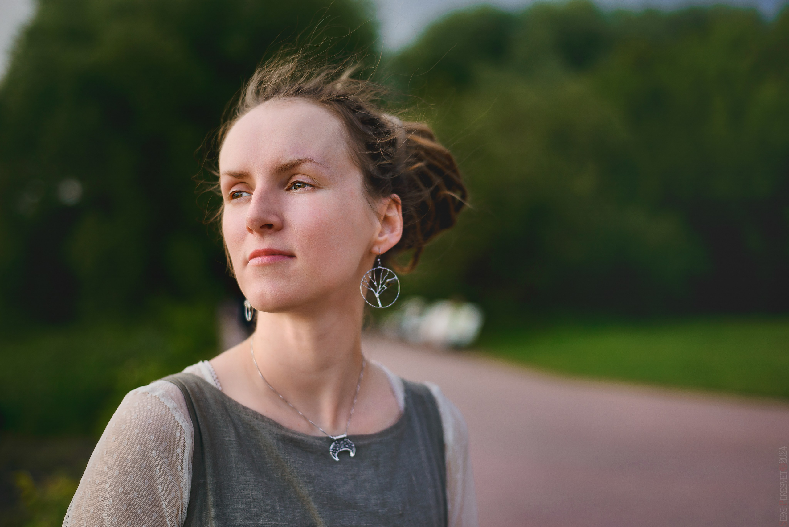 Фотосессия для девушек на природе в Москве - фотограф Сергей Пересвет. Ваш фотограф на праздник в Москве, Раменском, Жуковском, Люберцах