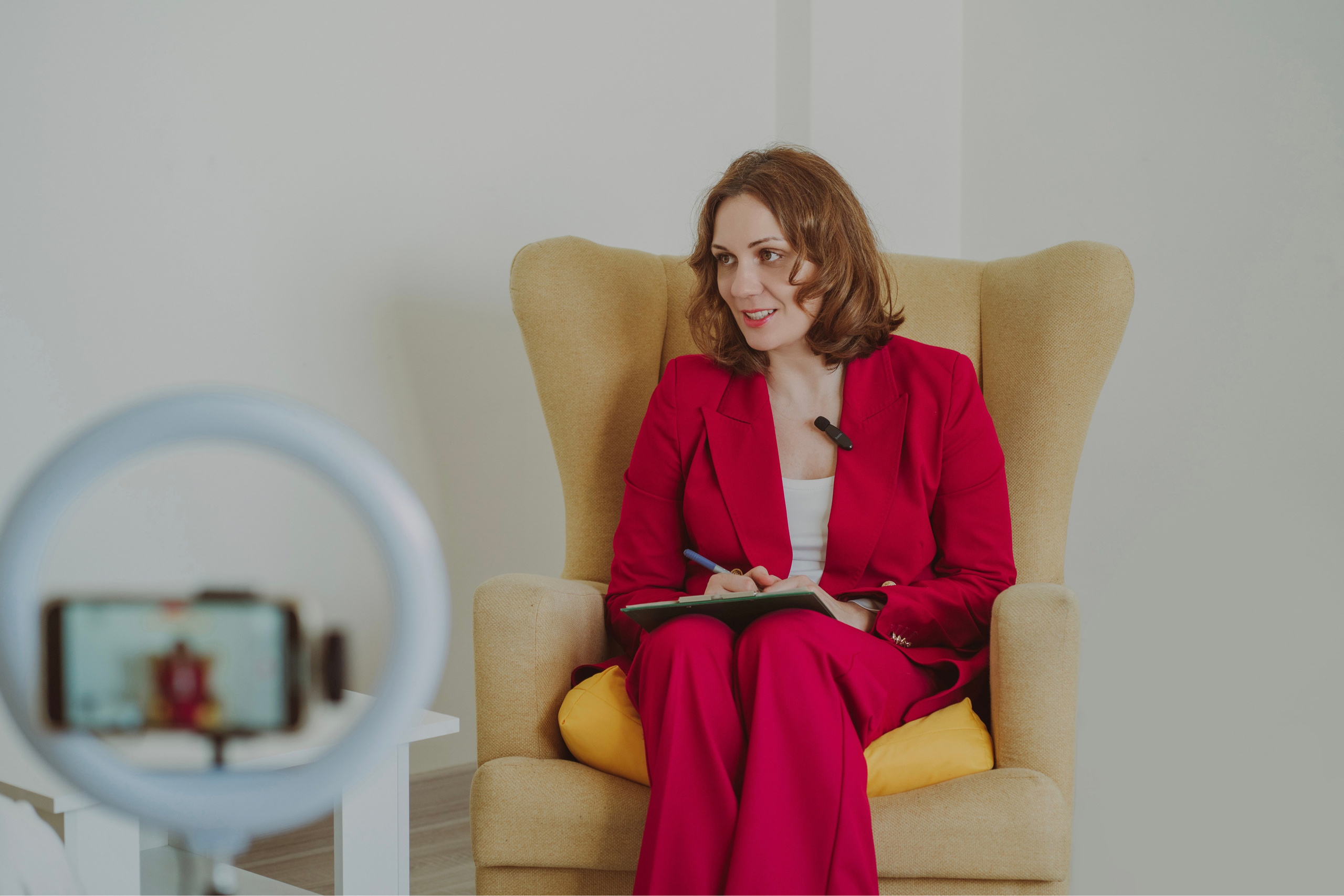 Запись подкаста с экспертом. Творческие фотосессии в Москве. Фотоальбом лидера группы ЯЛО