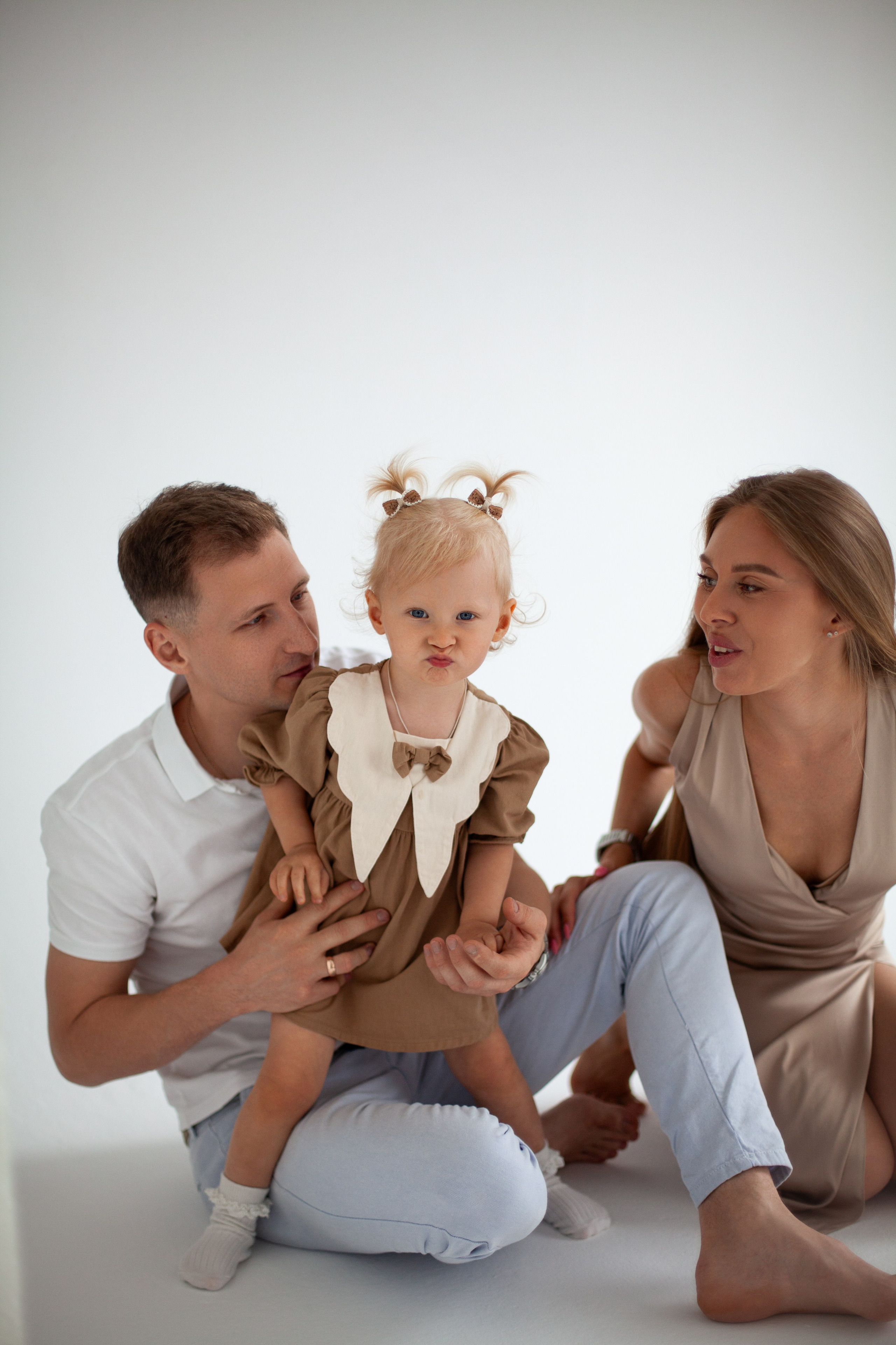 Варя и родители. Семейный фотограф Гульцовская Екатерина