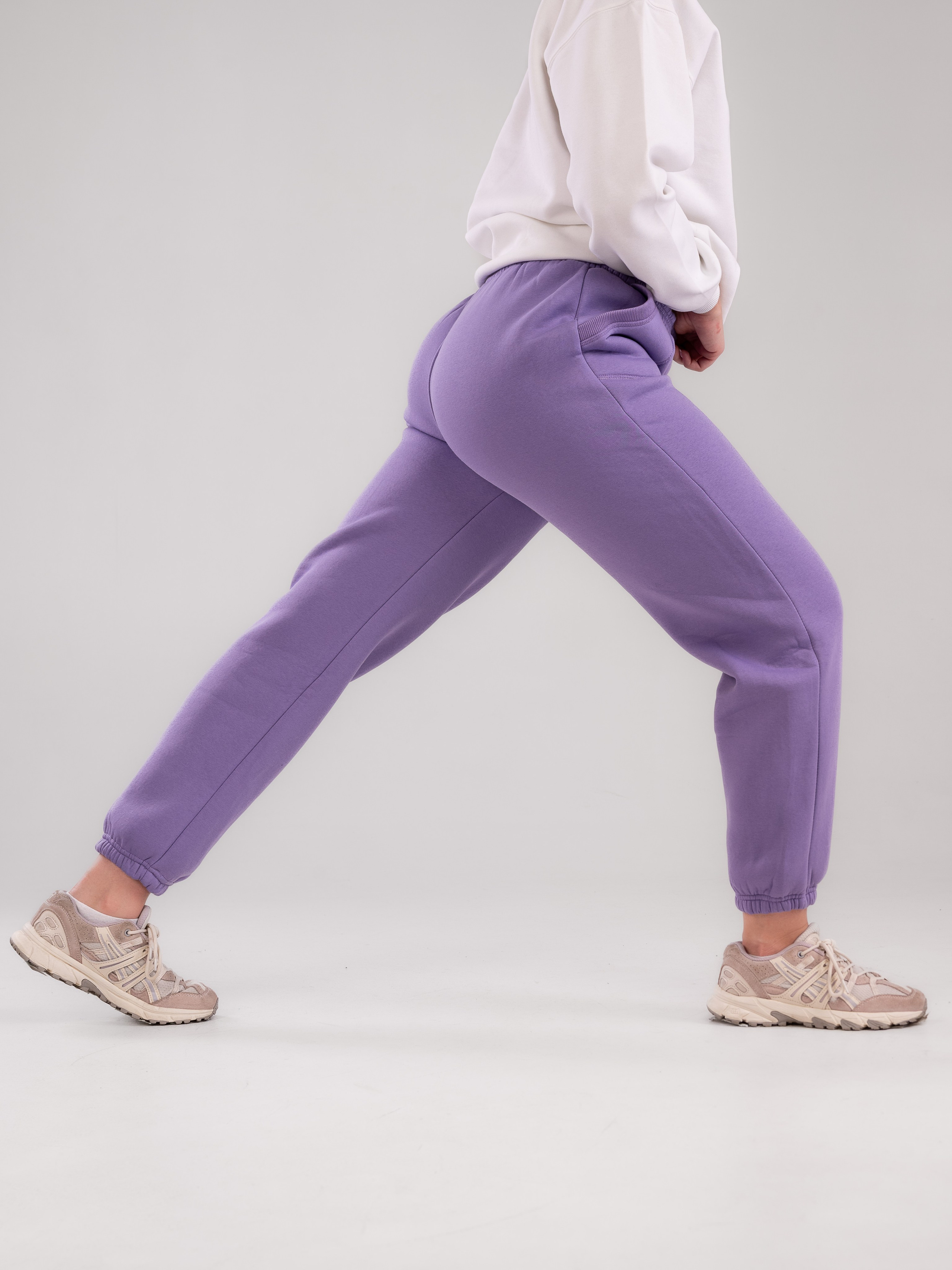 Спортивные костюмы и брюки с большой палитрой цветов!. Предметный фотограф, фото для маркетплейсов Пятигорск, КМВ