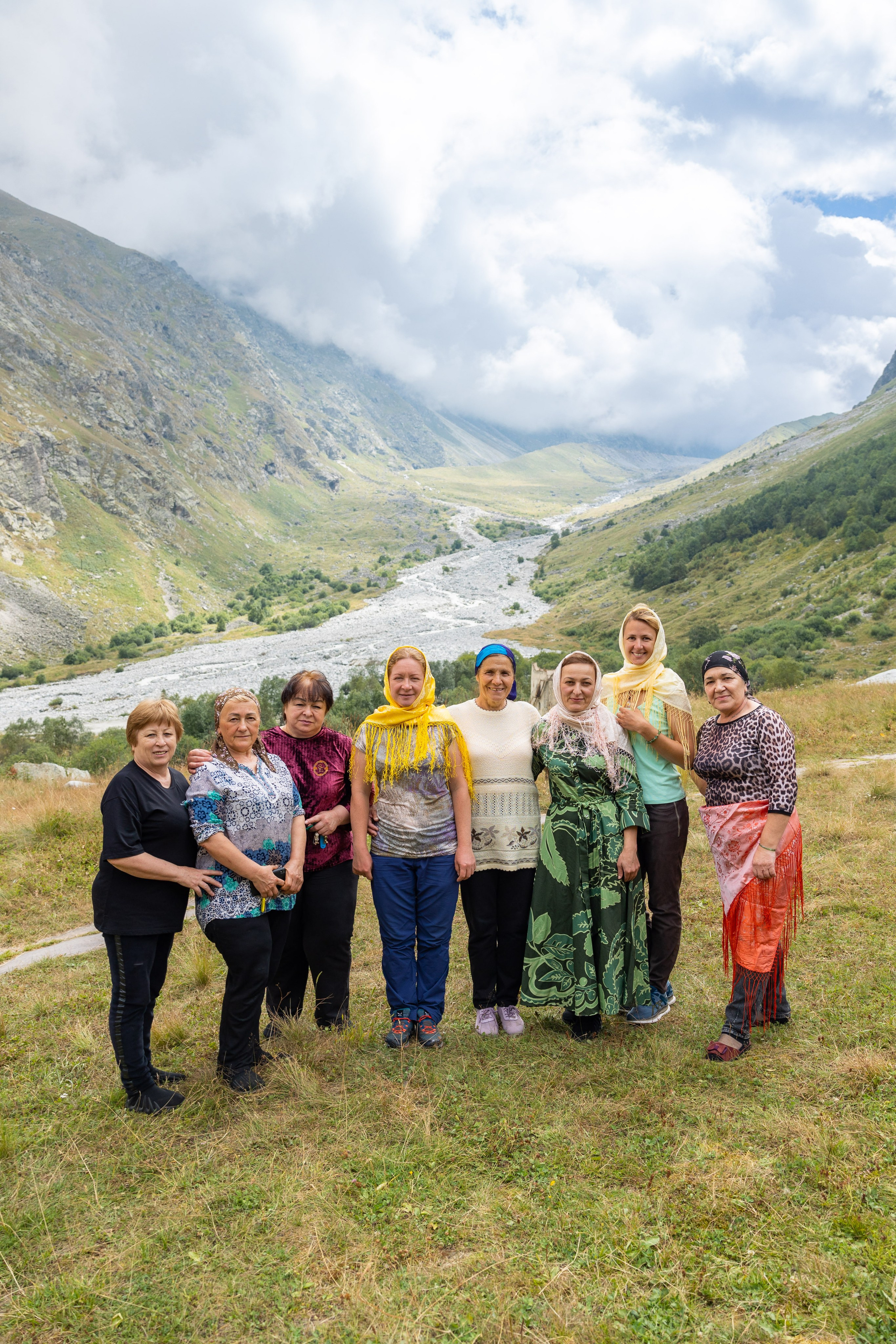 Женщины в Безенги, Черекский район, Кабардино-Балкарская Республика. Фотограф Красная Поляна — Сочи — Москва