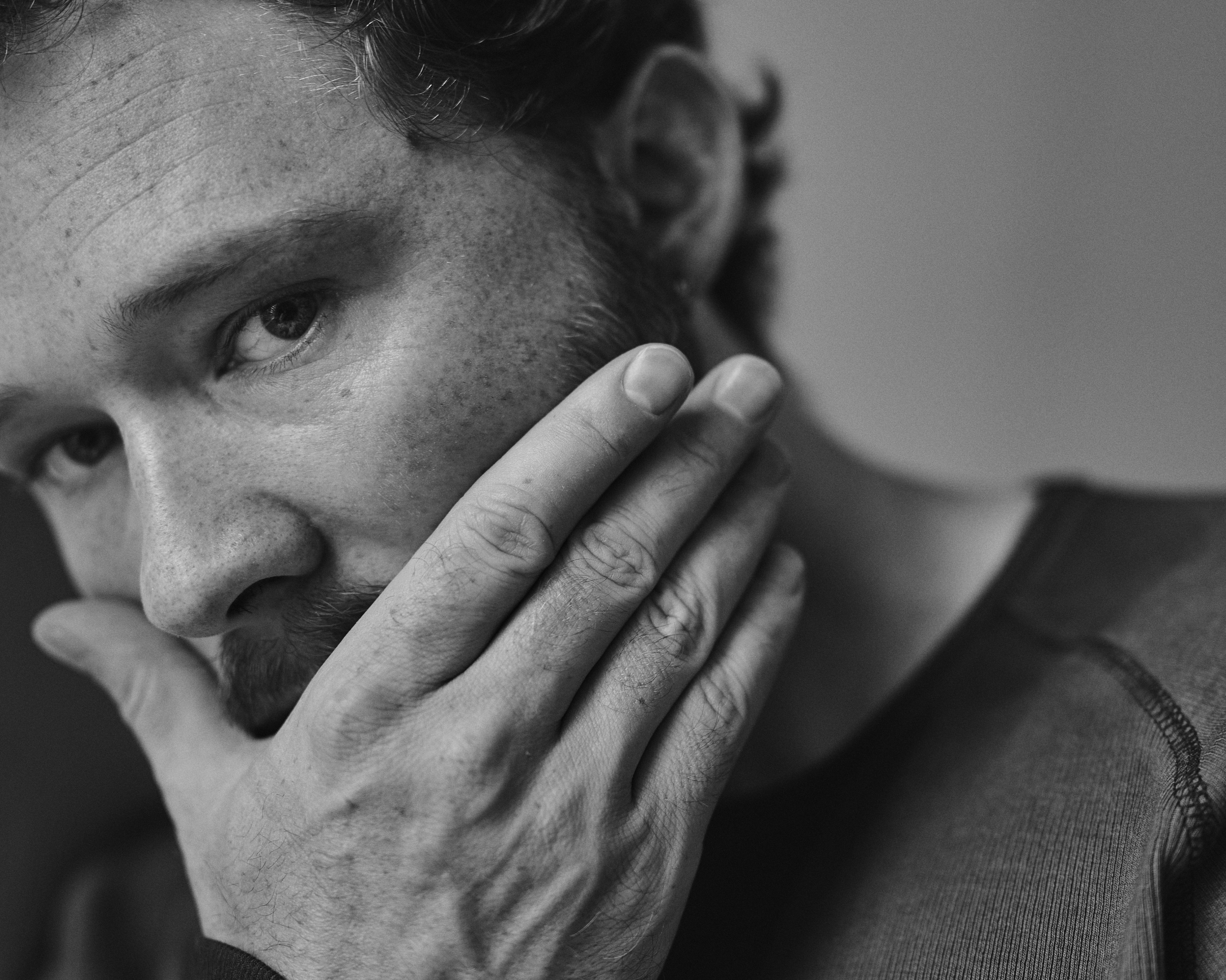 брутальный мужской портрет черно-белый портрет