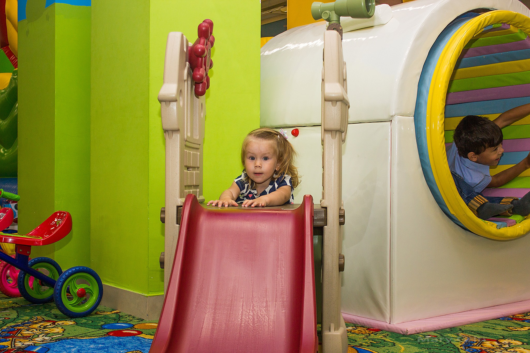 День рождения в стиле свинки Пеппа в Изумрудном городе. Детский и семейный фотограф, фотограф мероприятий Нижний Новгород