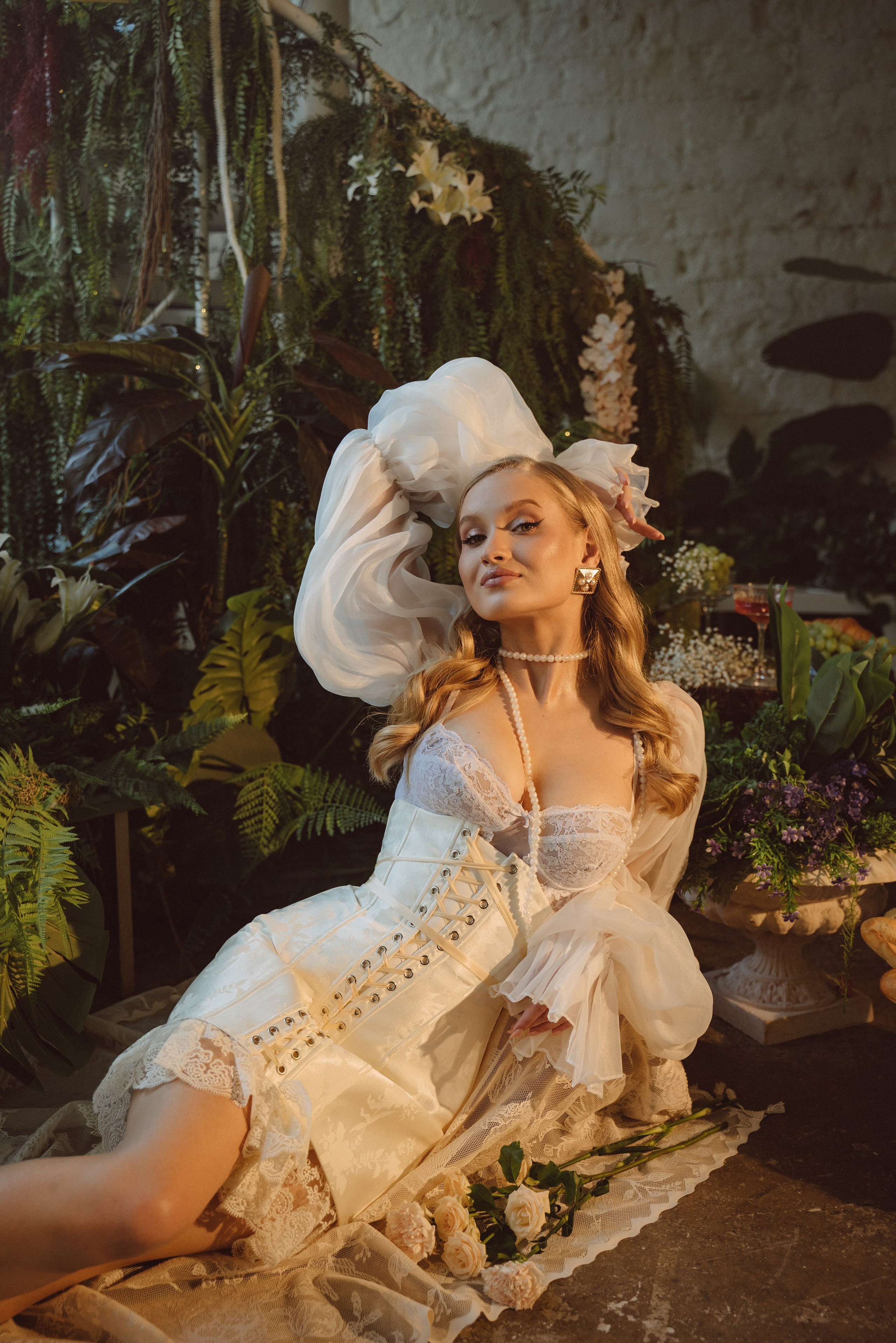 Невеста на пикнике в замке