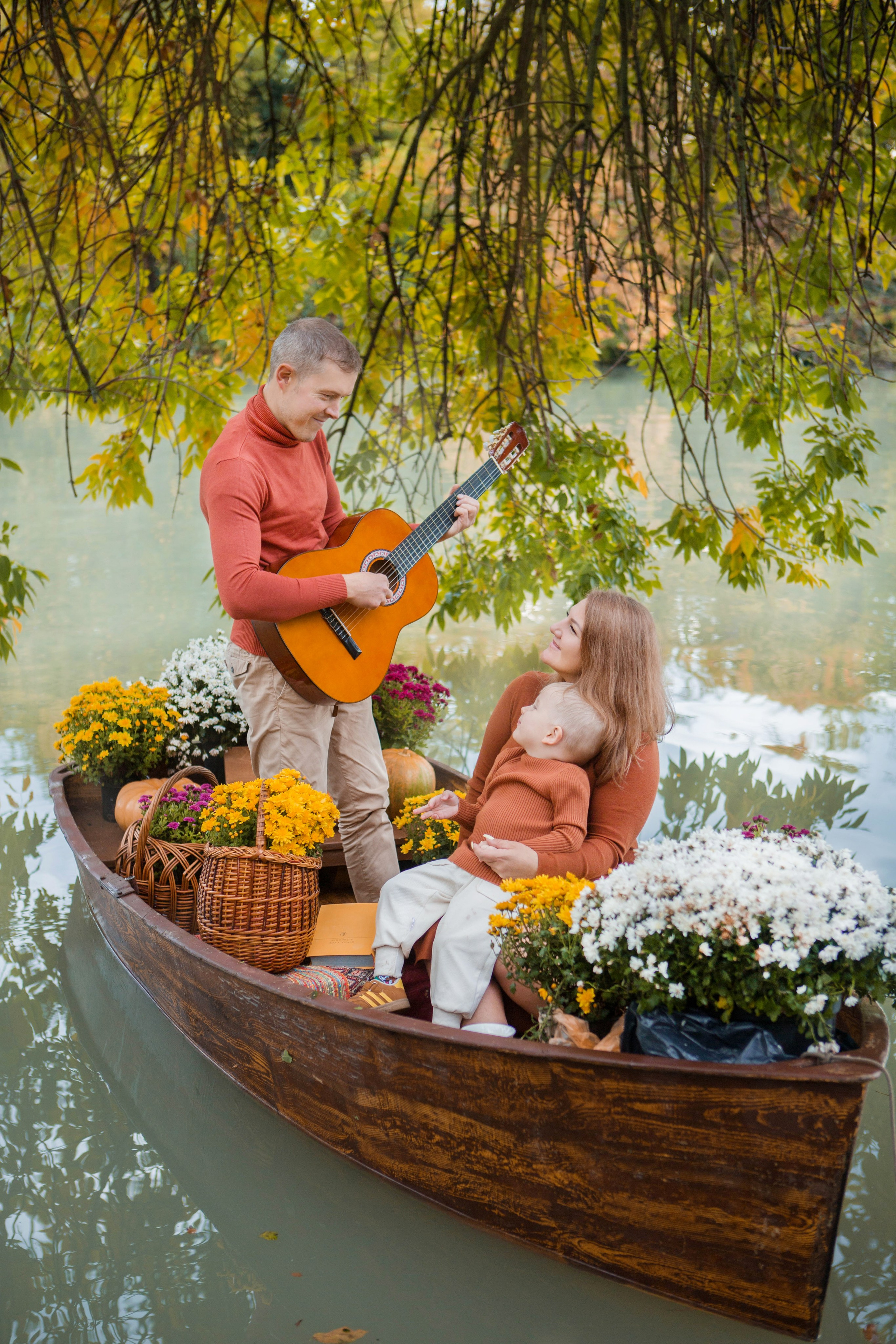 Лодка хризантем (осень). Свадебный семейный и детский фотограф в Краснодаре Карина Федоровская
