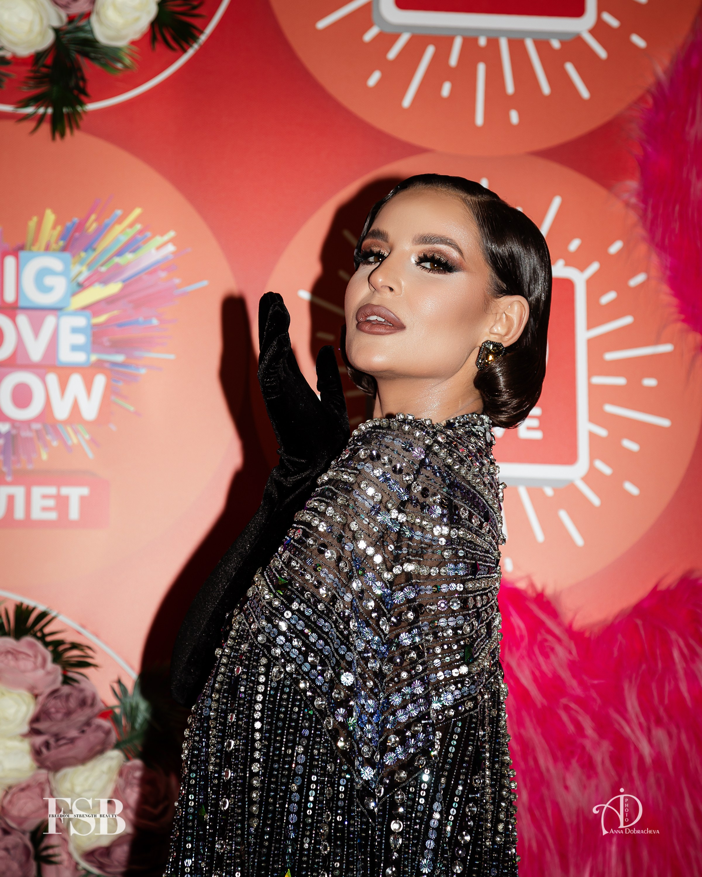 Образ в стиле ретро, портрет девушки в пертчатках