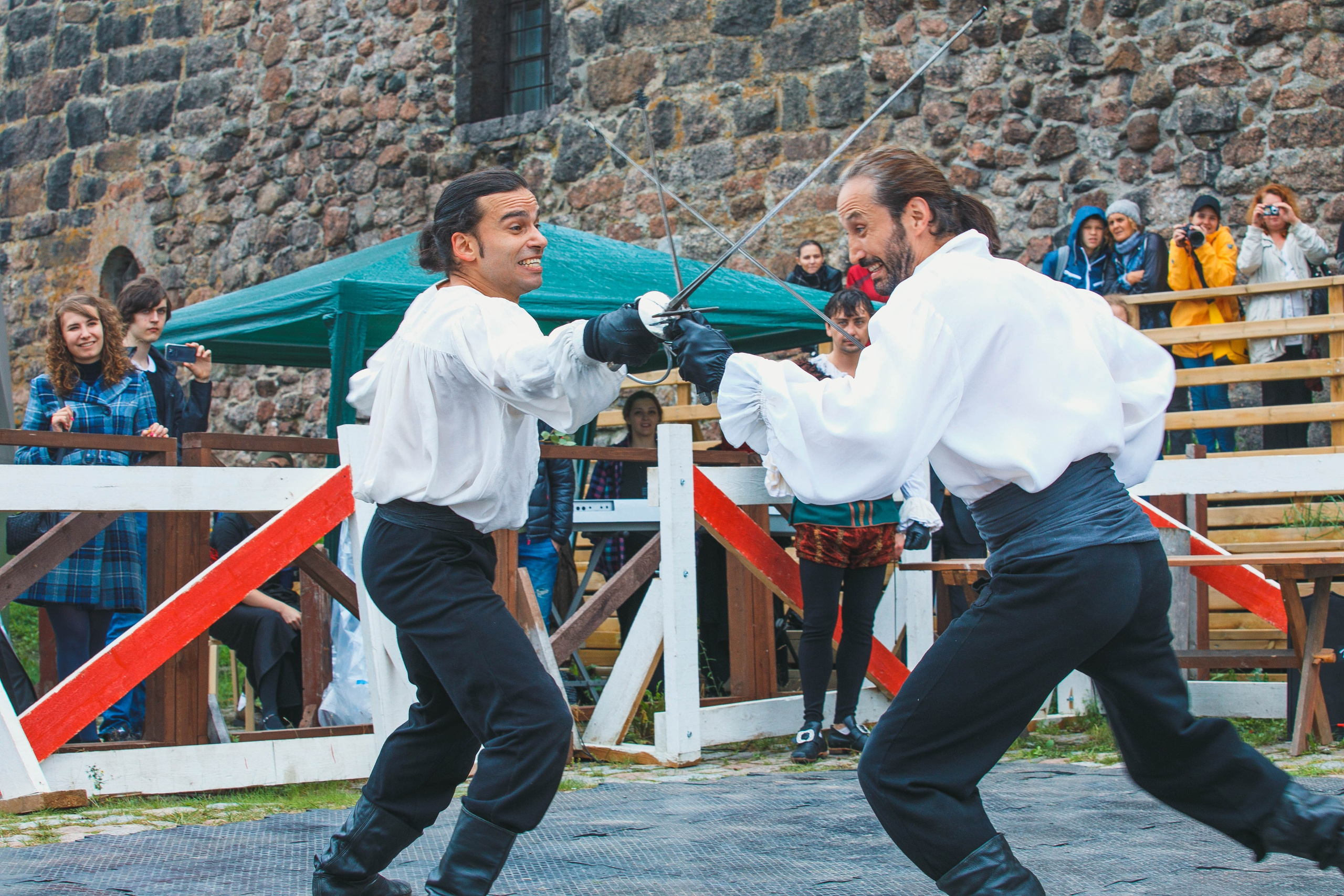 Актёр кино, артист мюзиклов, ведущий мероприятий, ведущий свадеб, дед Мороз — всё это Святослав Ставцев