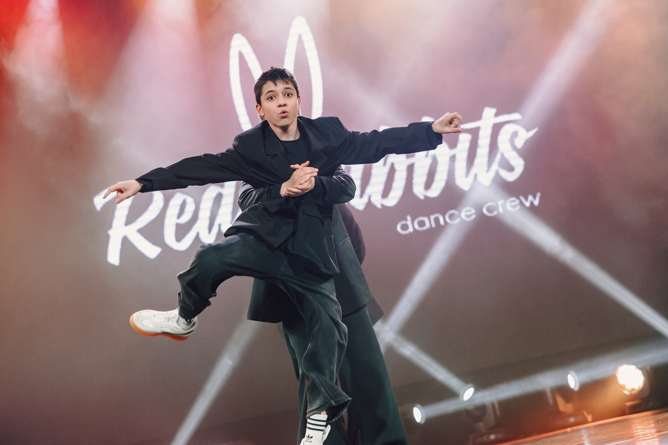 Отчётный концерт танцевальной школы «Red Rabbits» 2025. Лёшка Варзегов — фотограф