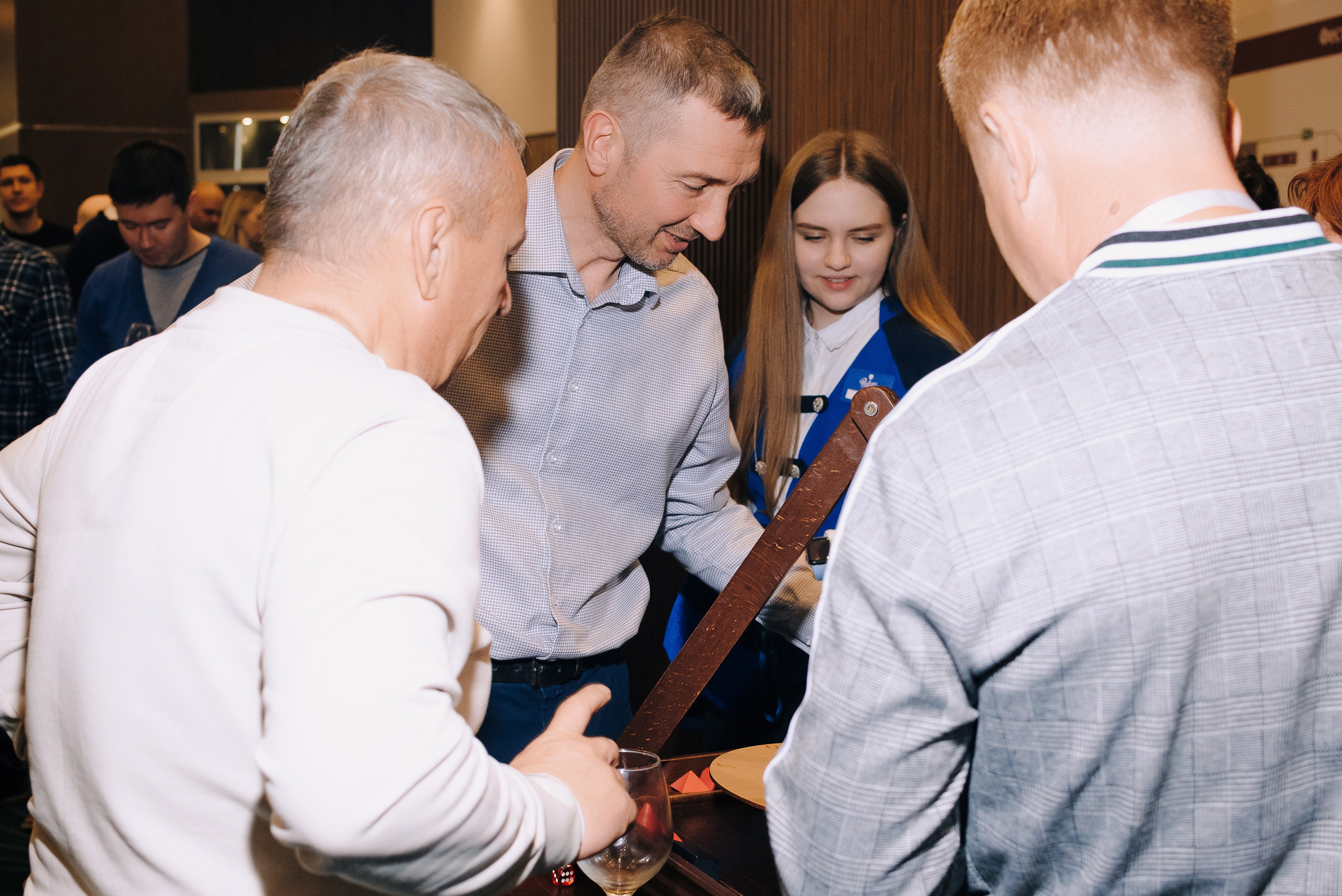 ФЕСТИВАЛЬ ВИНА И КРЕПКИХ НАПИТКОВ МАВТ-ВИНОТЕКА. Репортажный фотограф Зуев Роман г. Челябинск