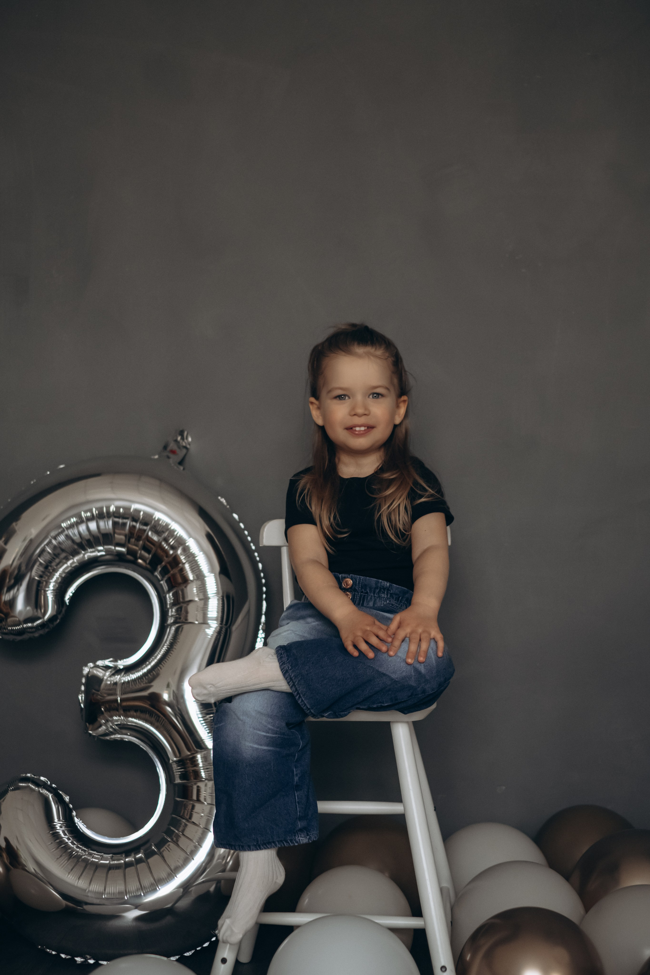 Фотосессия «День рождения» в минималистичной студии. Фотограф Новосибирск Анна Рождественская