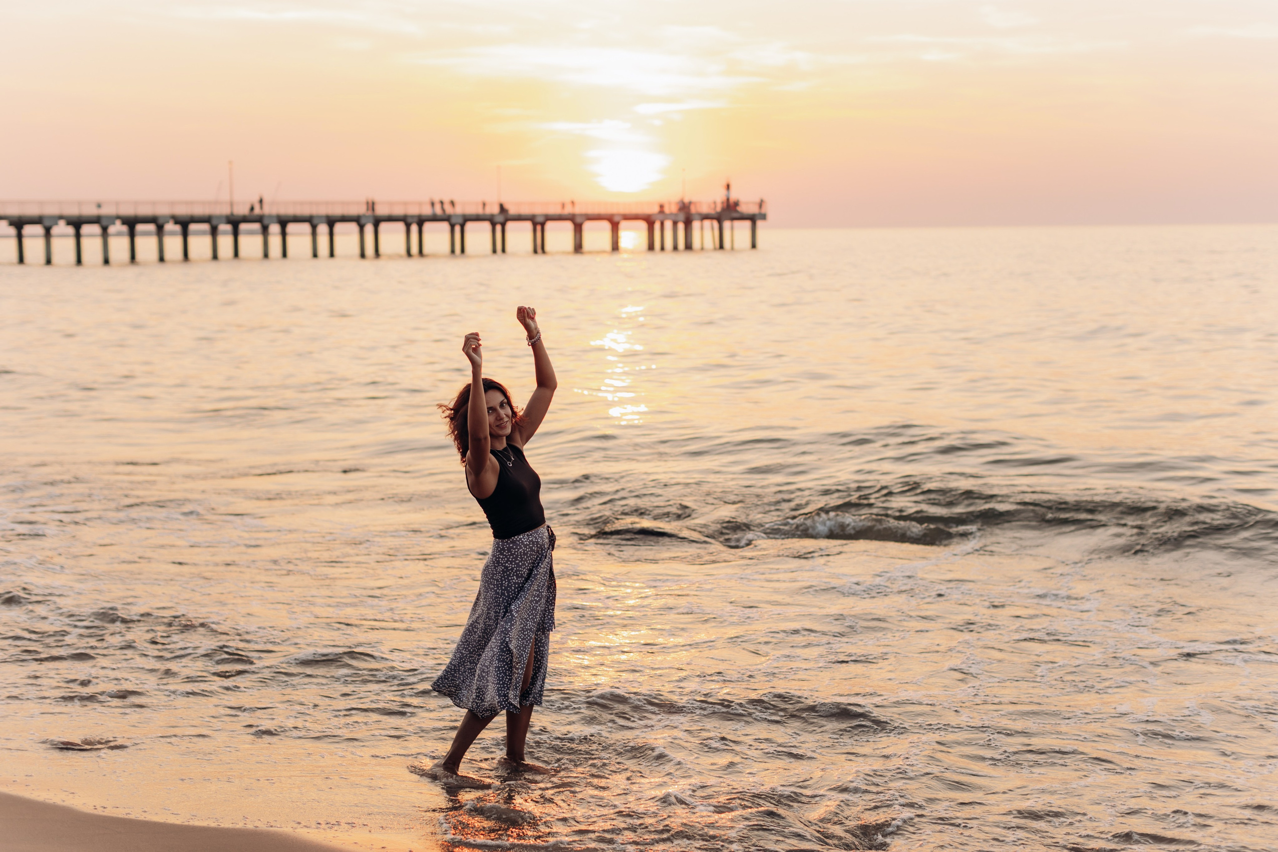 Подруги Пионеский Сосновый бор закат. Фотограф в Калининграде свадебная фотография, репортажная, фотосессии
