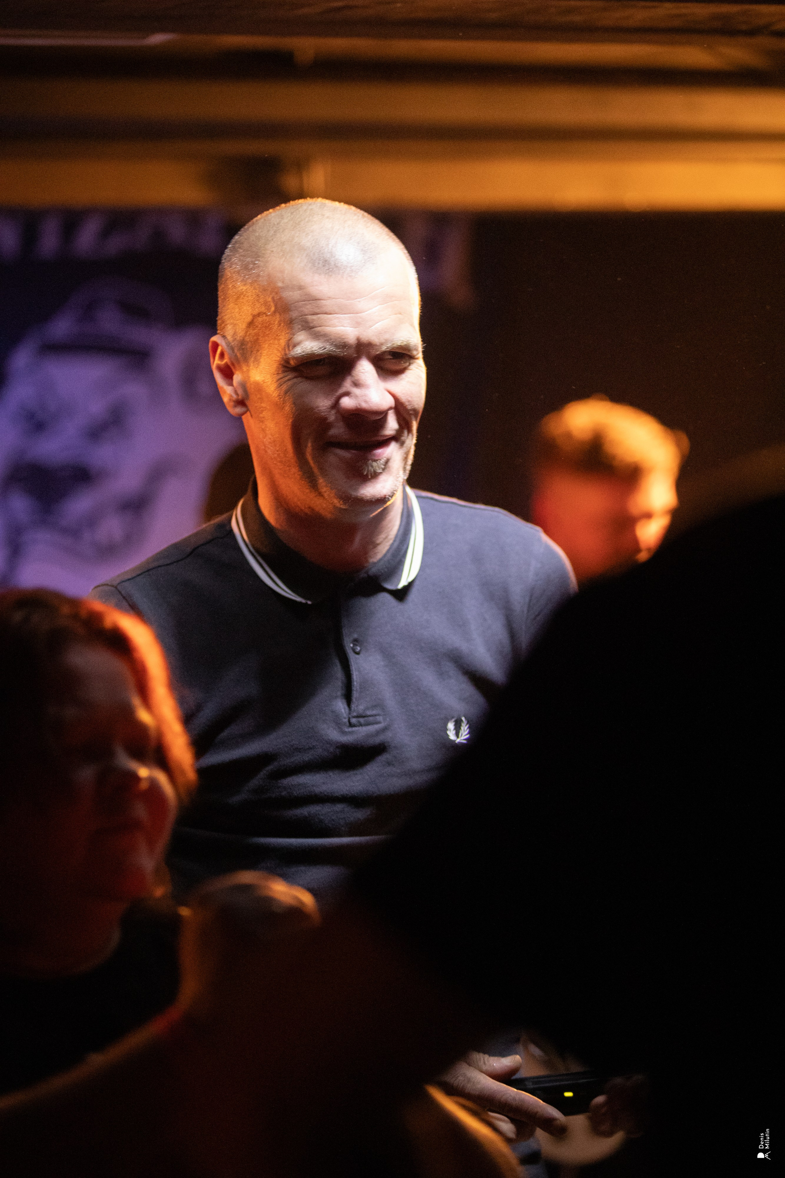 Рядом Ассенизаторы. Портретный фотограф Денис Милютин