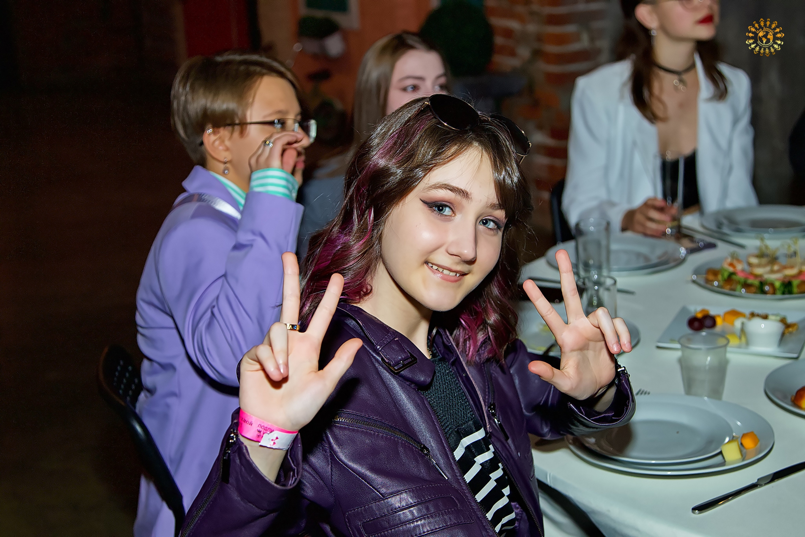 Выпускной 2023 (9-й класс, школа № 46). Loft Urban. Москва. Репортажная съемка в Москве и области. Анималистика