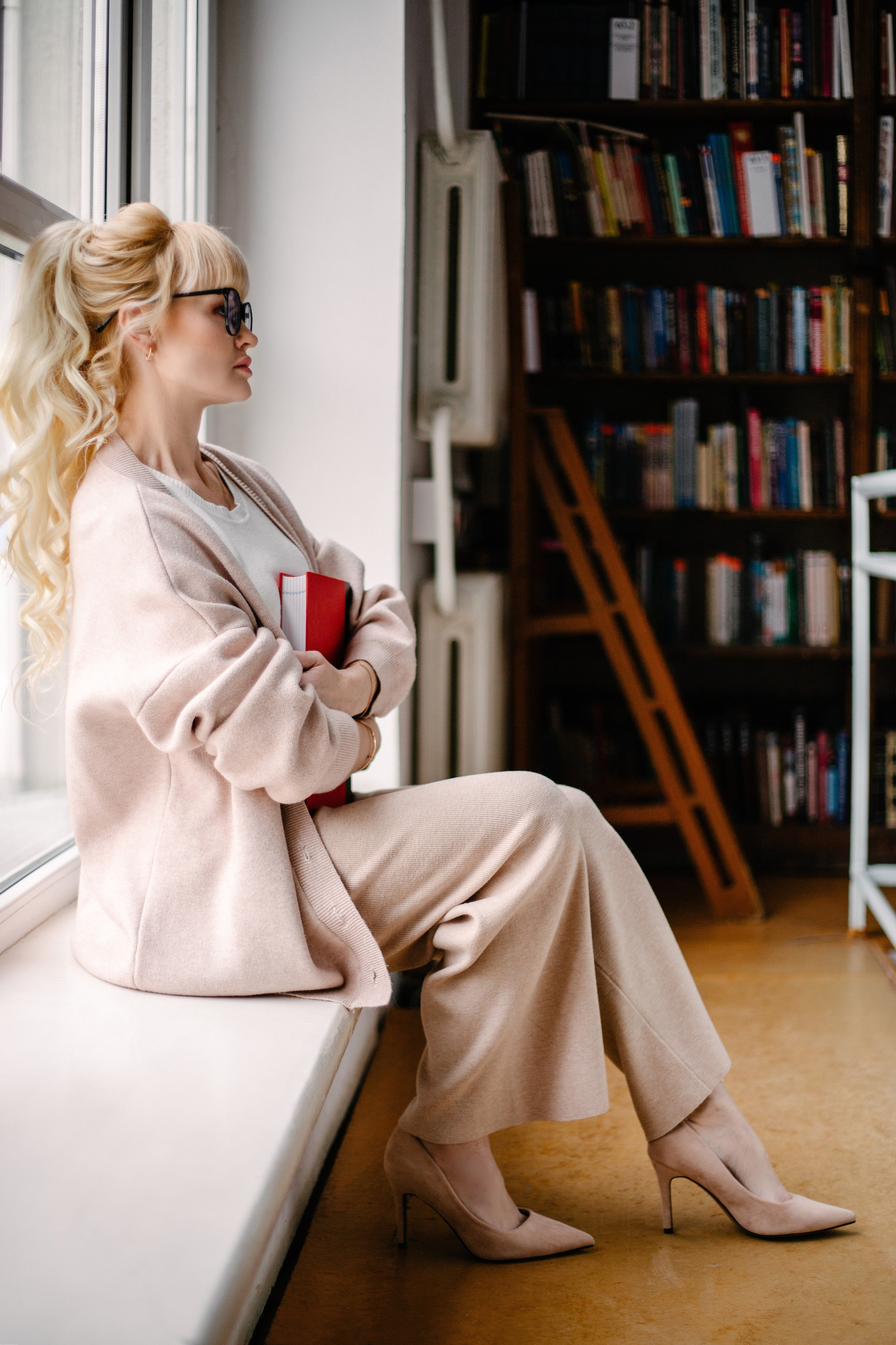 В библиотеке только шёпотом. Нечехова Виктория