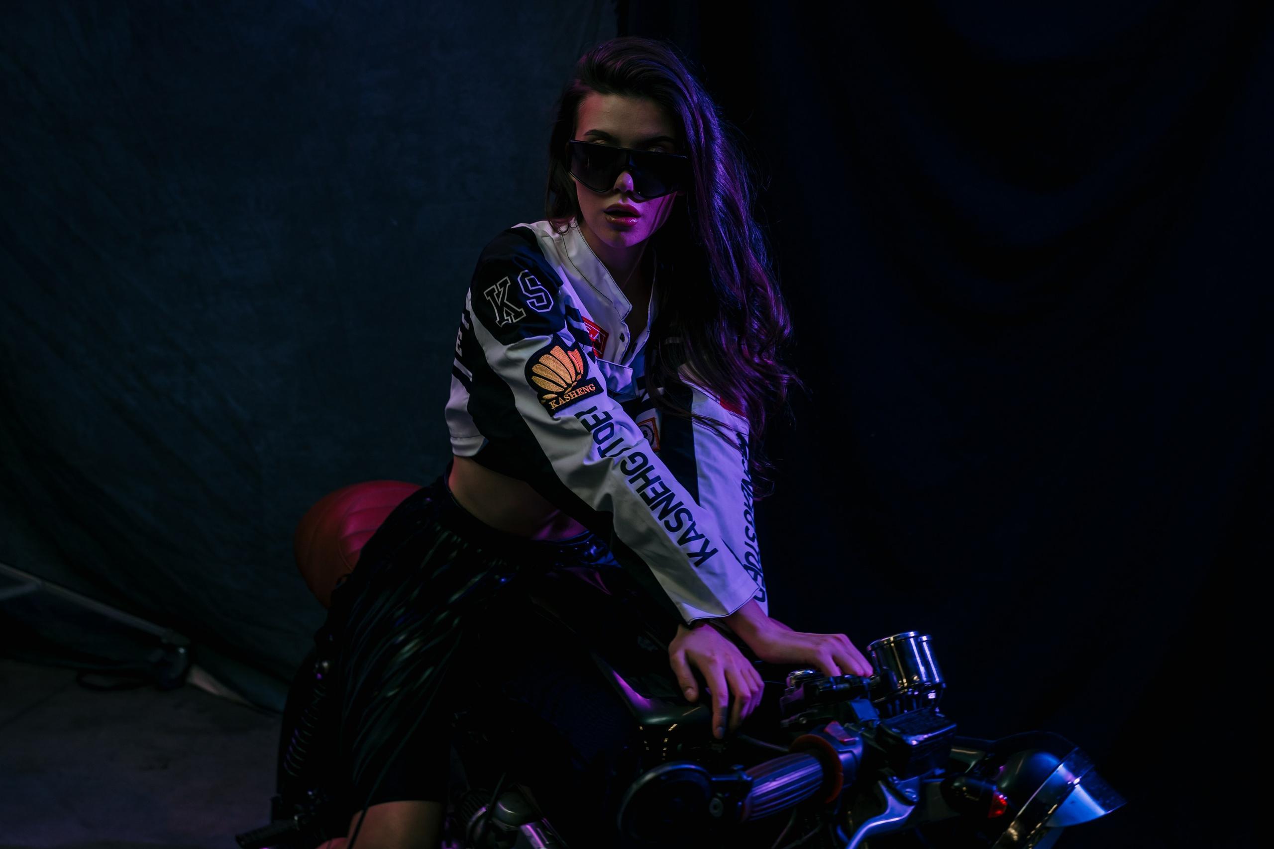 Фотосессия с мотоциклом в студии Санкт-Петербург. Свадебный, семейный, портретный, репортажный фотограф в Санкт-Петербурге