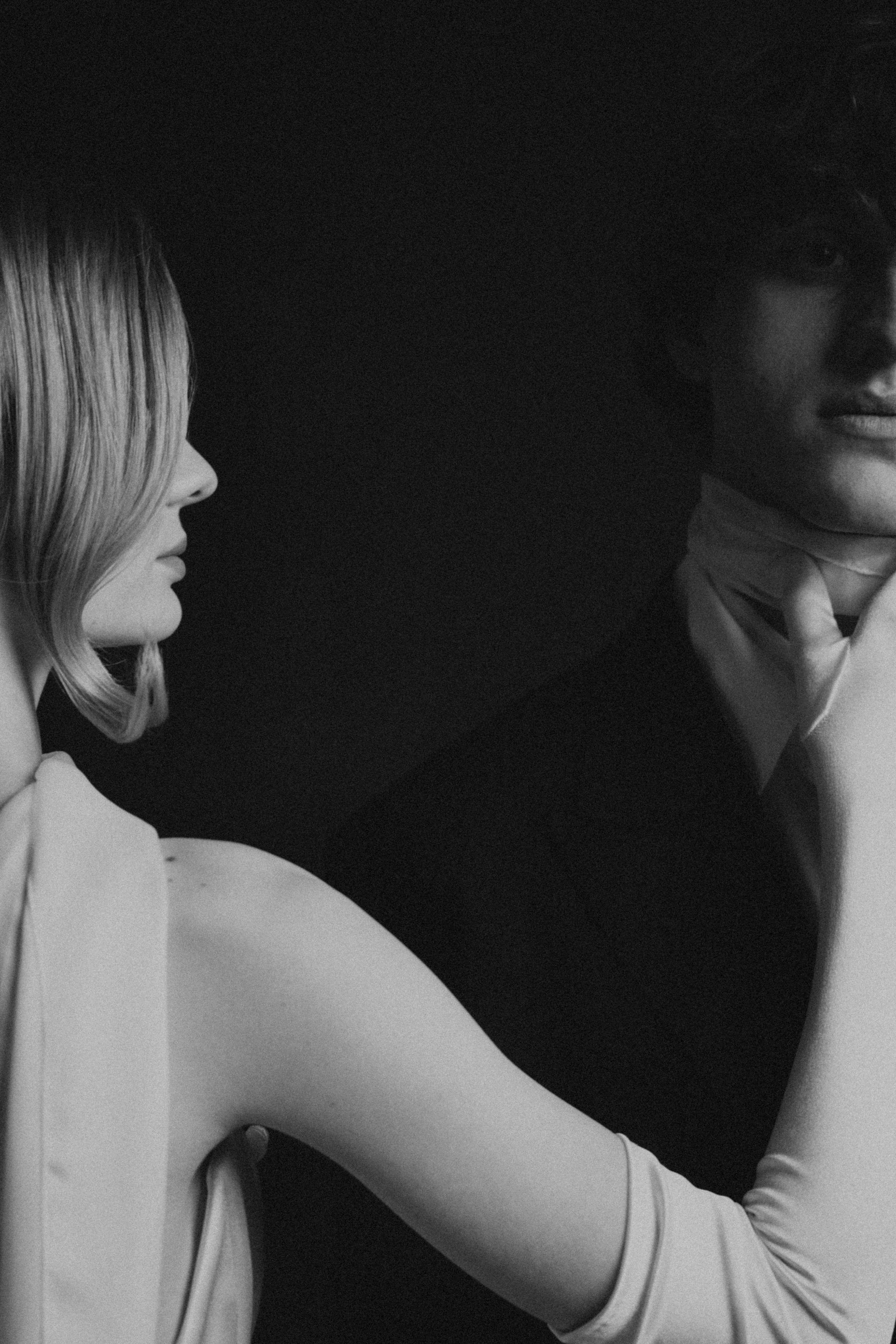  Свадебный фотограф Анапа — креативная студийная фотосессия пары.